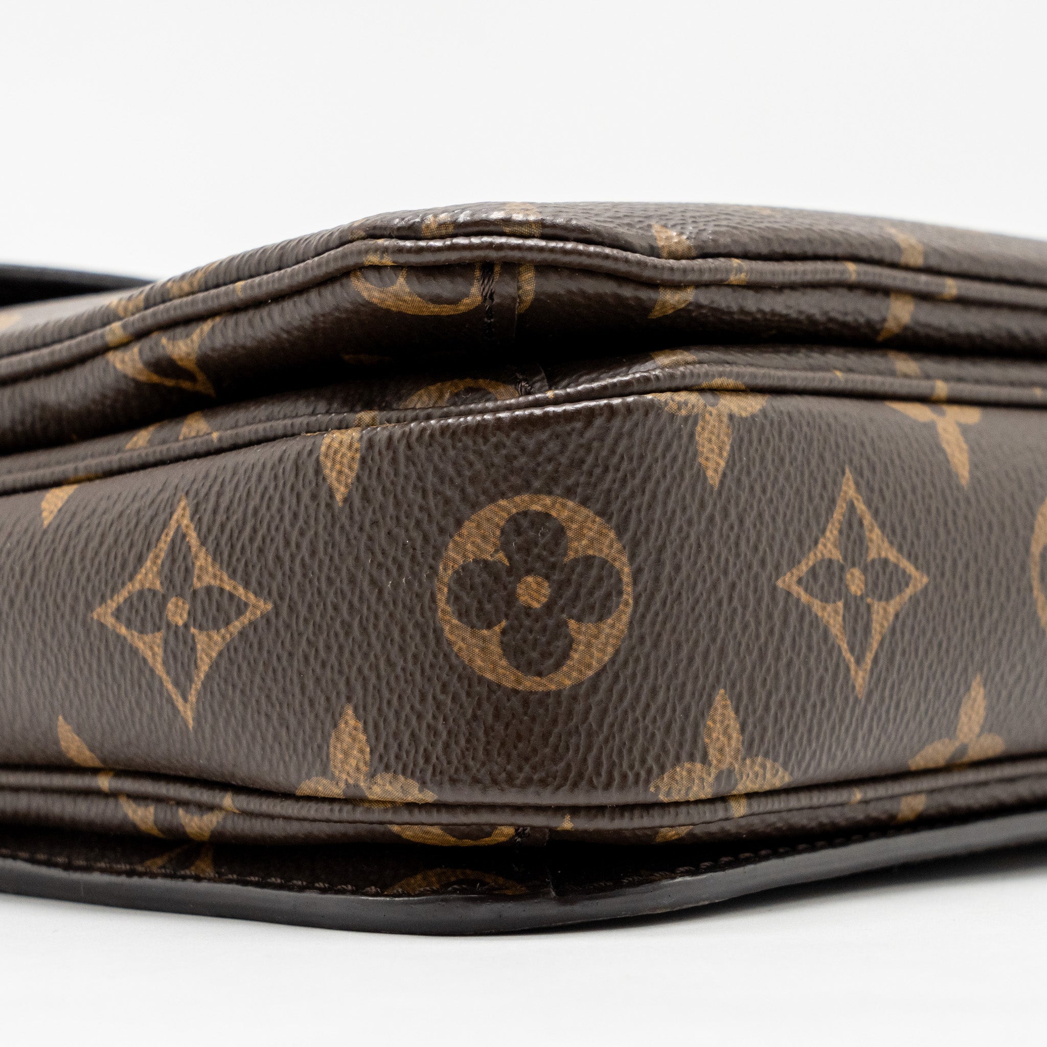 louis-vuitton-pochette-metis-monogram-canvas-ghw-31