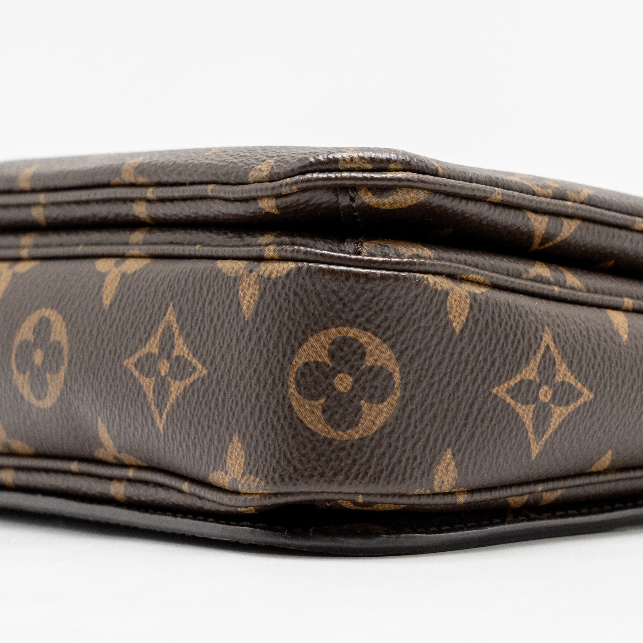 louis-vuitton-pochette-metis-monogram-canvas-ghw-31