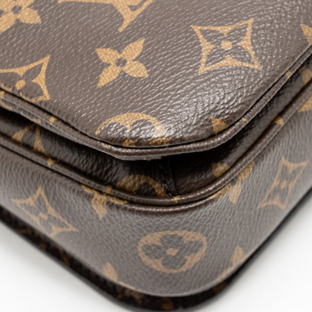 louis-vuitton-pochette-metis-monogram-canvas-ghw-31