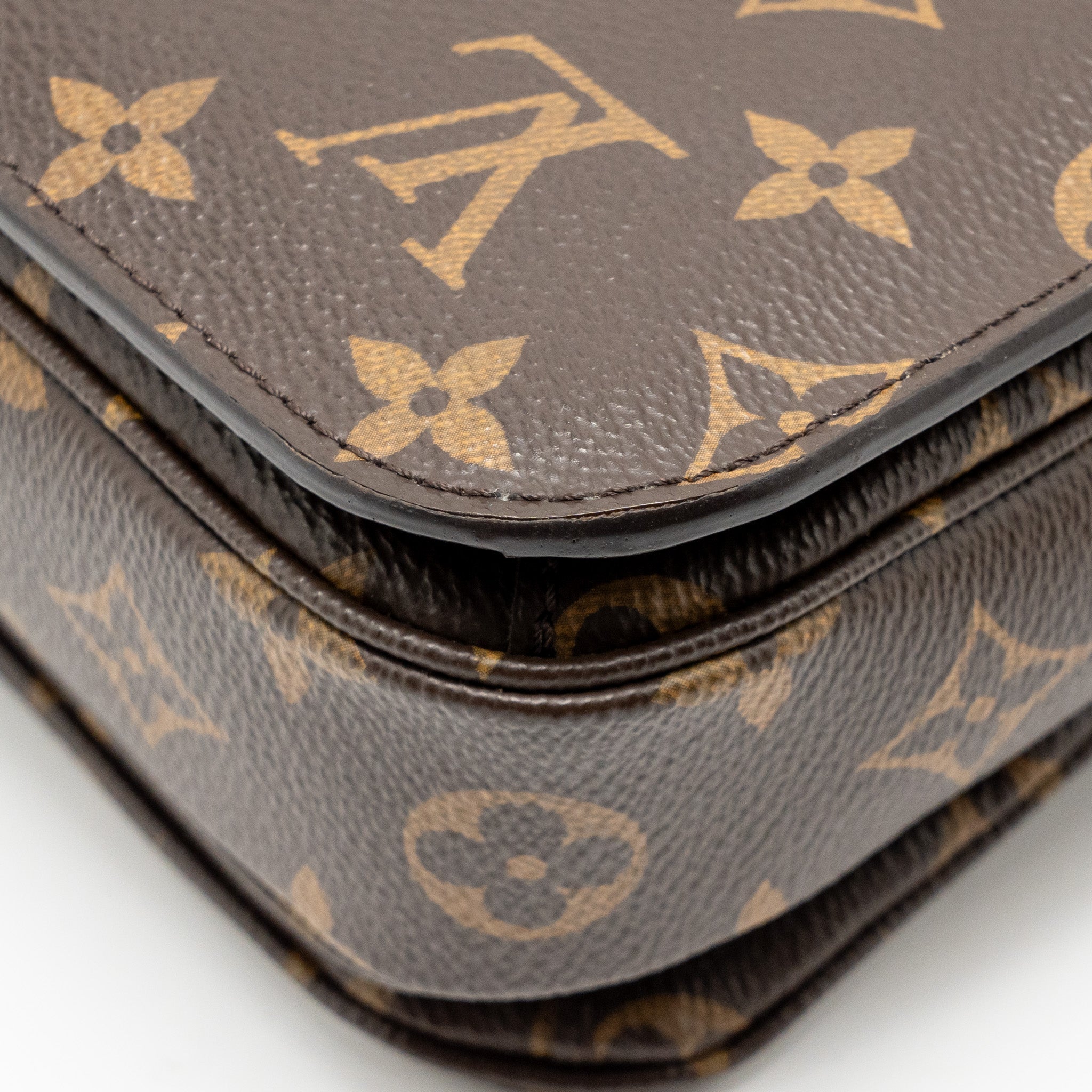 louis-vuitton-pochette-metis-monogram-canvas-ghw-31