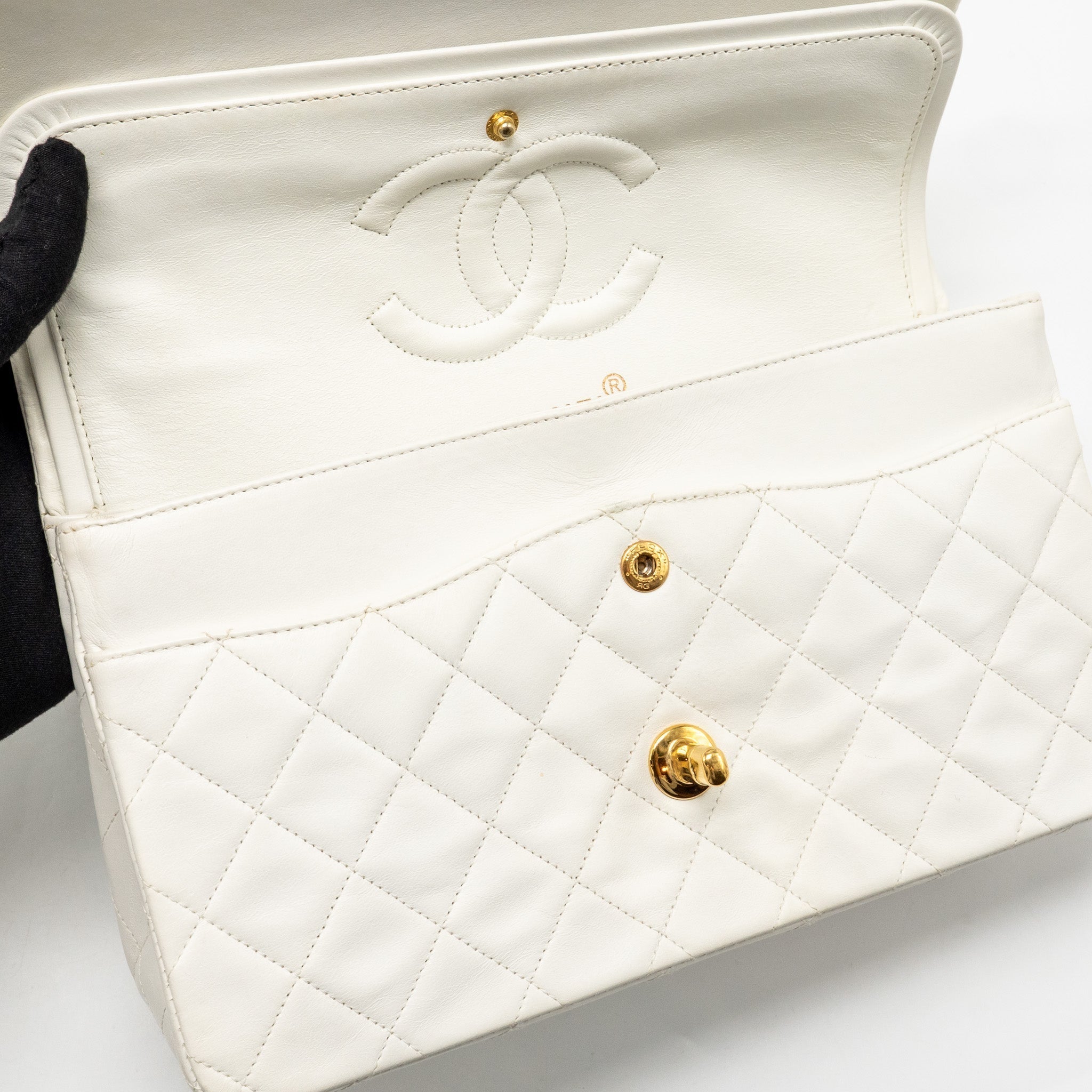 chanel-vintage-medium-classic-double-flap-bag-white-lambskin-ghw
