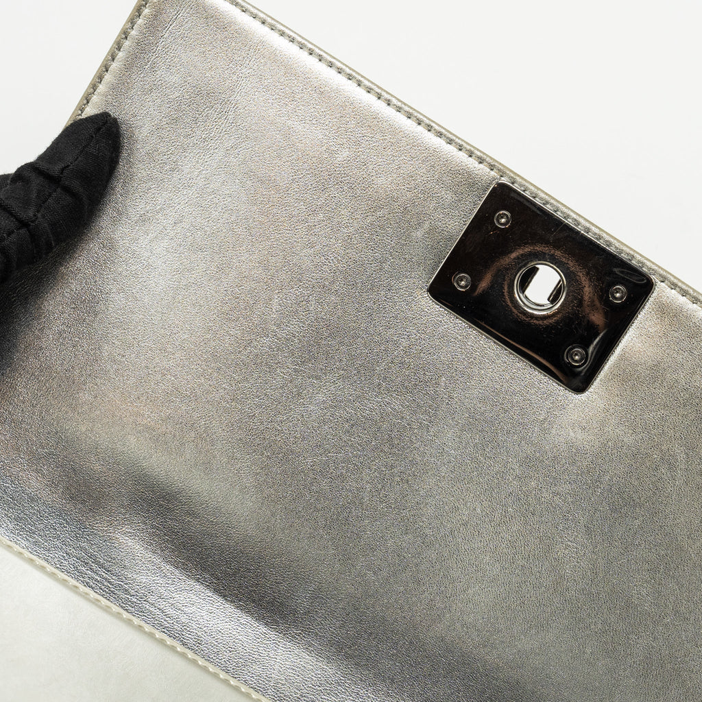 chanel-medium-boy-bag-patent-leather-light-gold-silver-shw