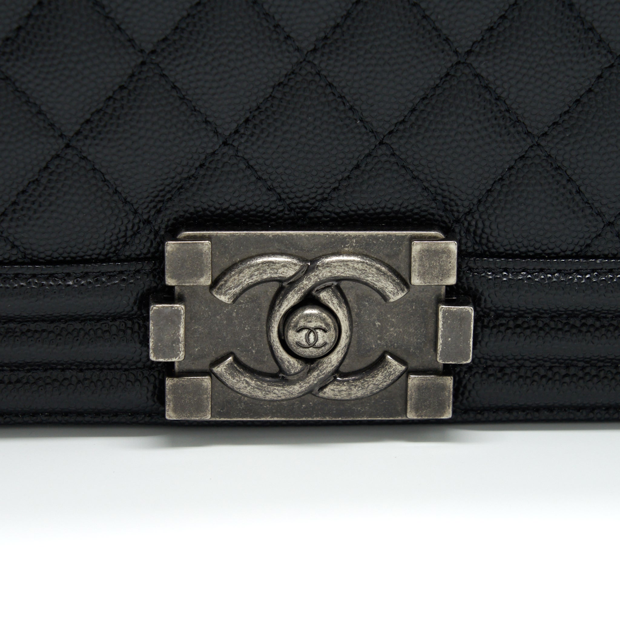 chanel-medium-boy-bag-caviar-black-with-ruthenium-hardware