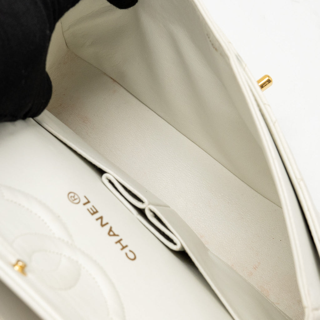 chanel-vintage-medium-classic-double-flap-bag-white-lambskin-ghw