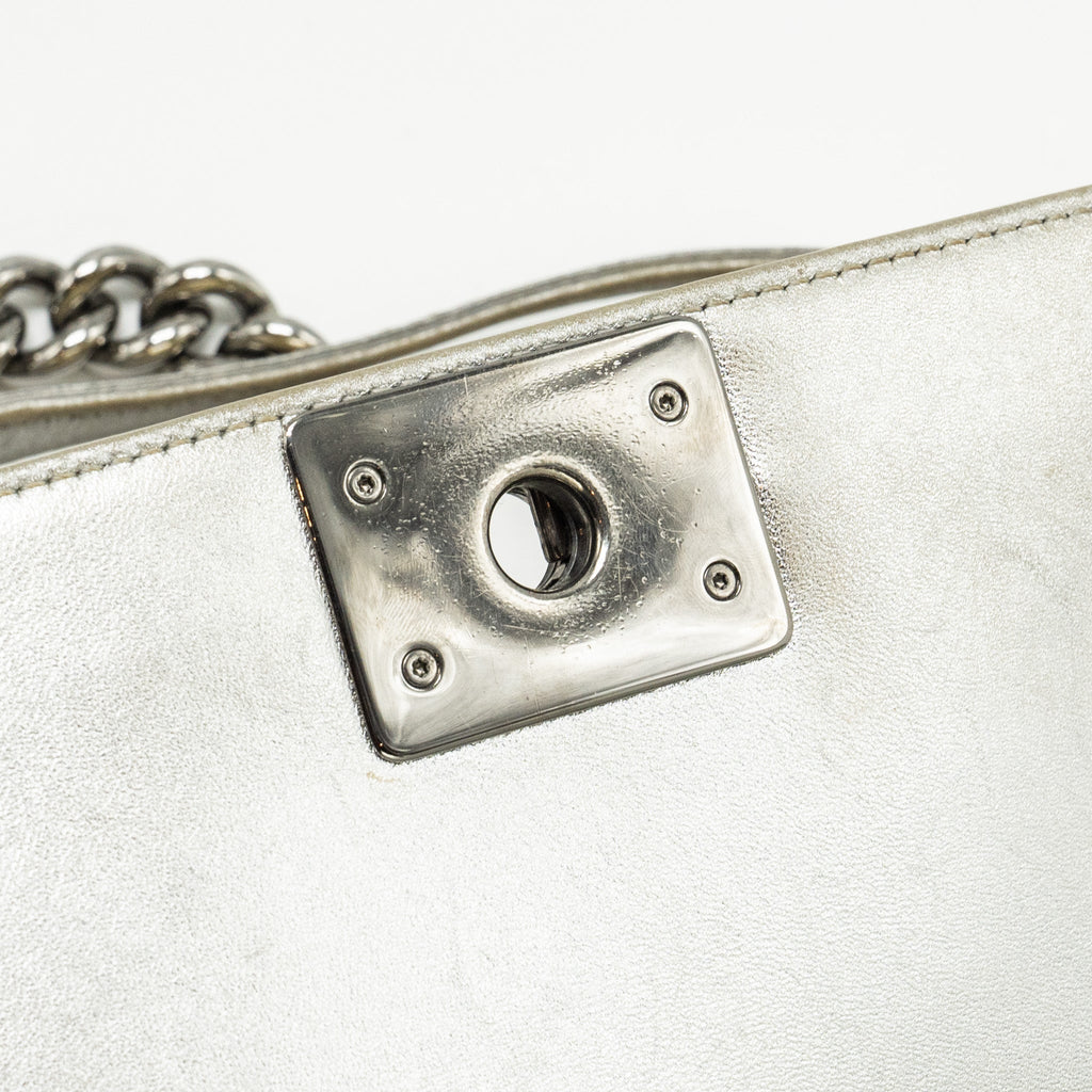 chanel-medium-boy-bag-patent-leather-light-gold-silver-shw
