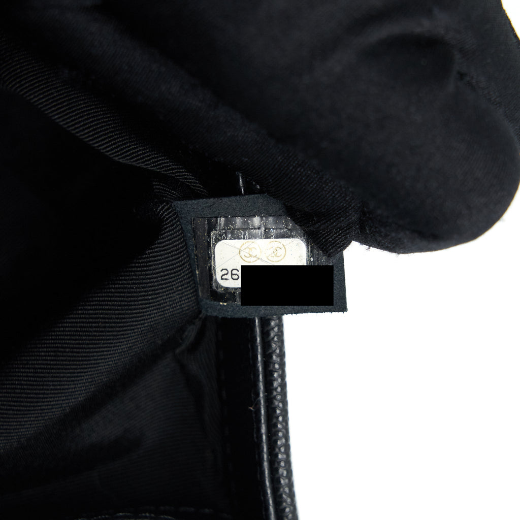 chanel-medium-boy-bag-caviar-black-with-ruthenium-hardware
