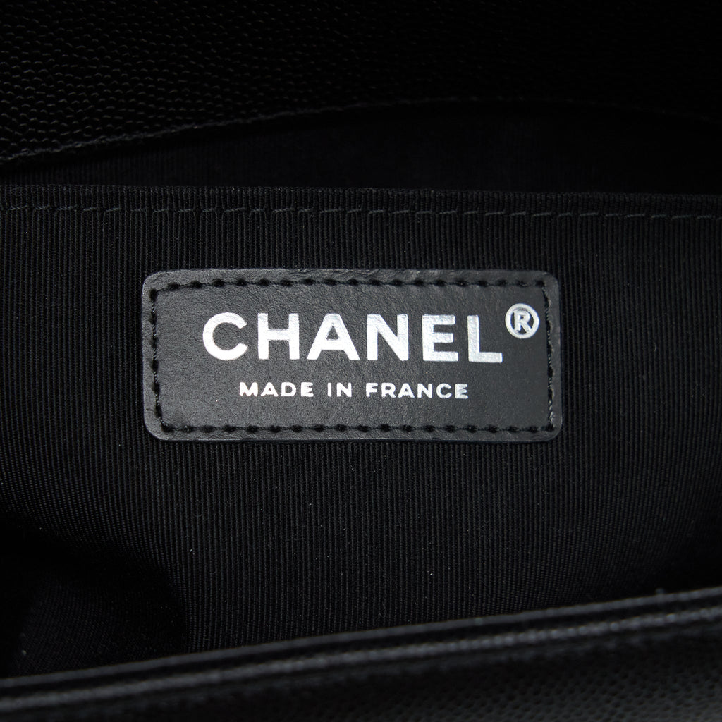 chanel-medium-boy-bag-caviar-black-with-ruthenium-hardware