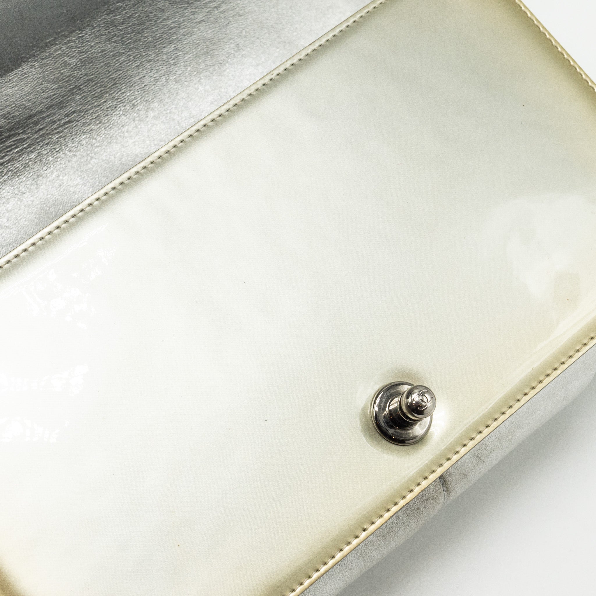 chanel-medium-boy-bag-patent-leather-light-gold-silver-shw