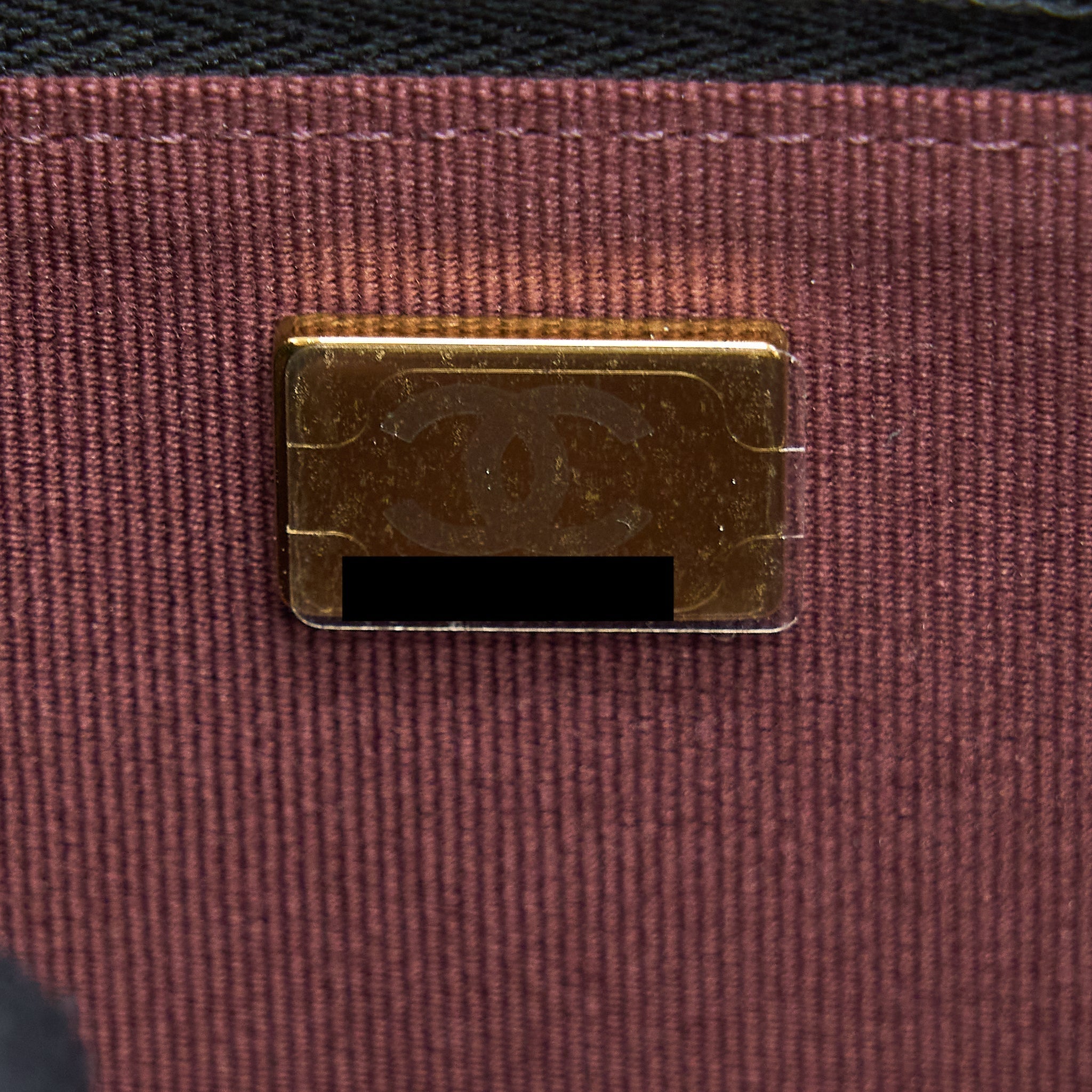 chanel-classic-wallet-on-chain-caviar-black-ghw-microchip-2