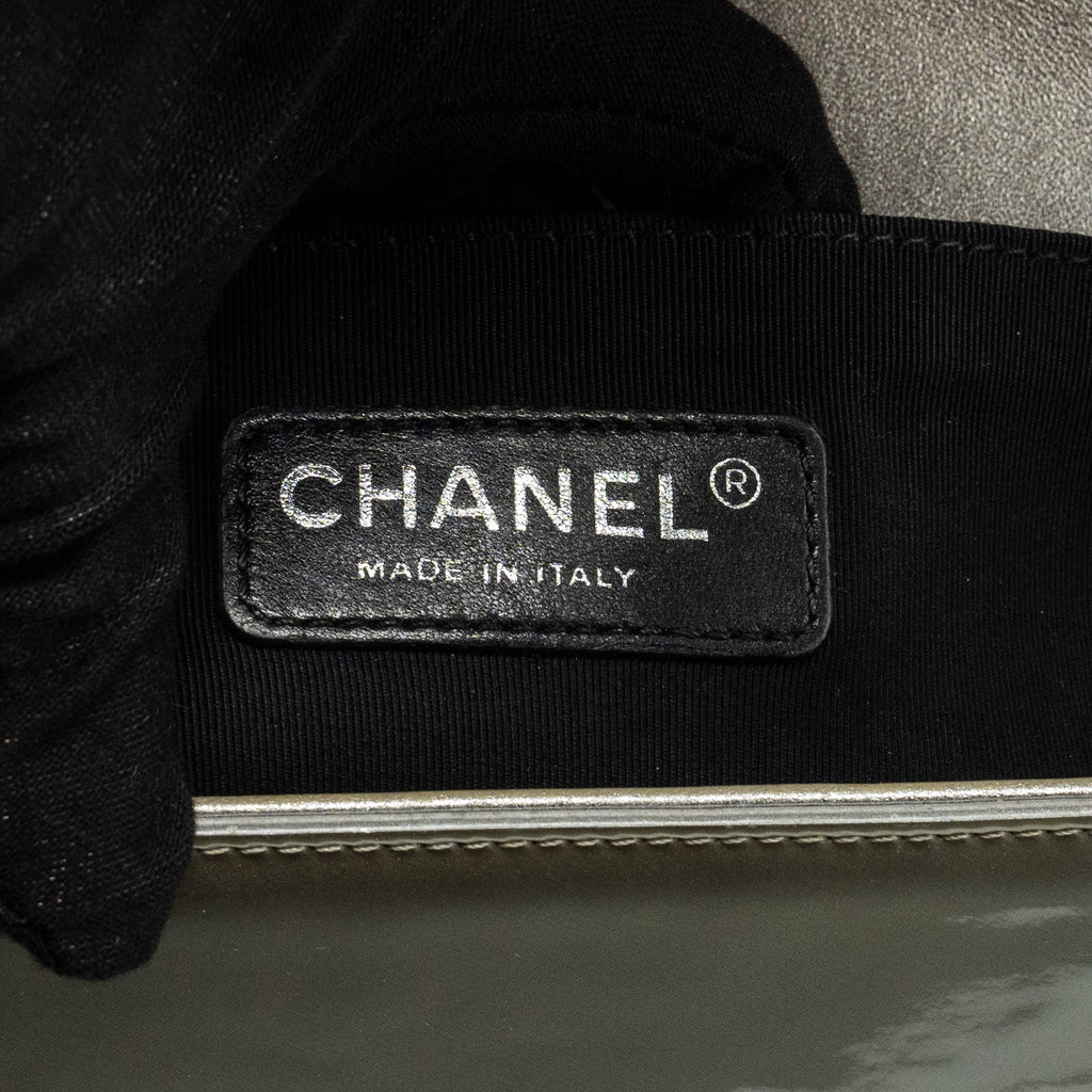 chanel-medium-boy-bag-patent-leather-light-gold-silver-shw
