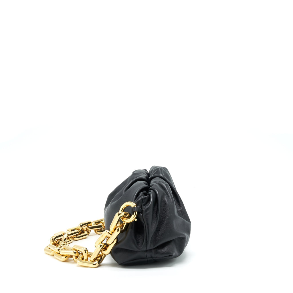 bottega-veneta-chain-pouch-calfskin-black-ghw