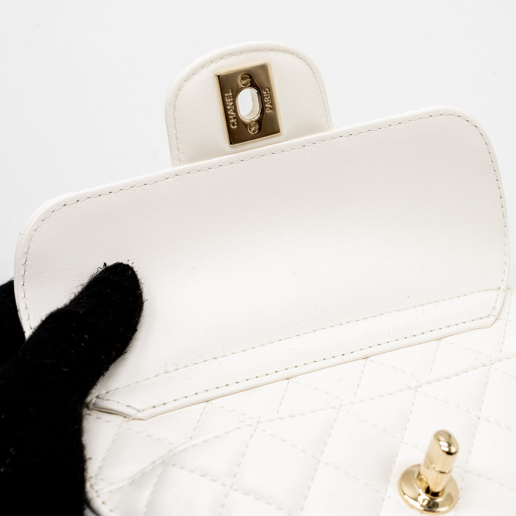 chanel-22s-heart-bag-lambskin-white-lghw-microchip-4