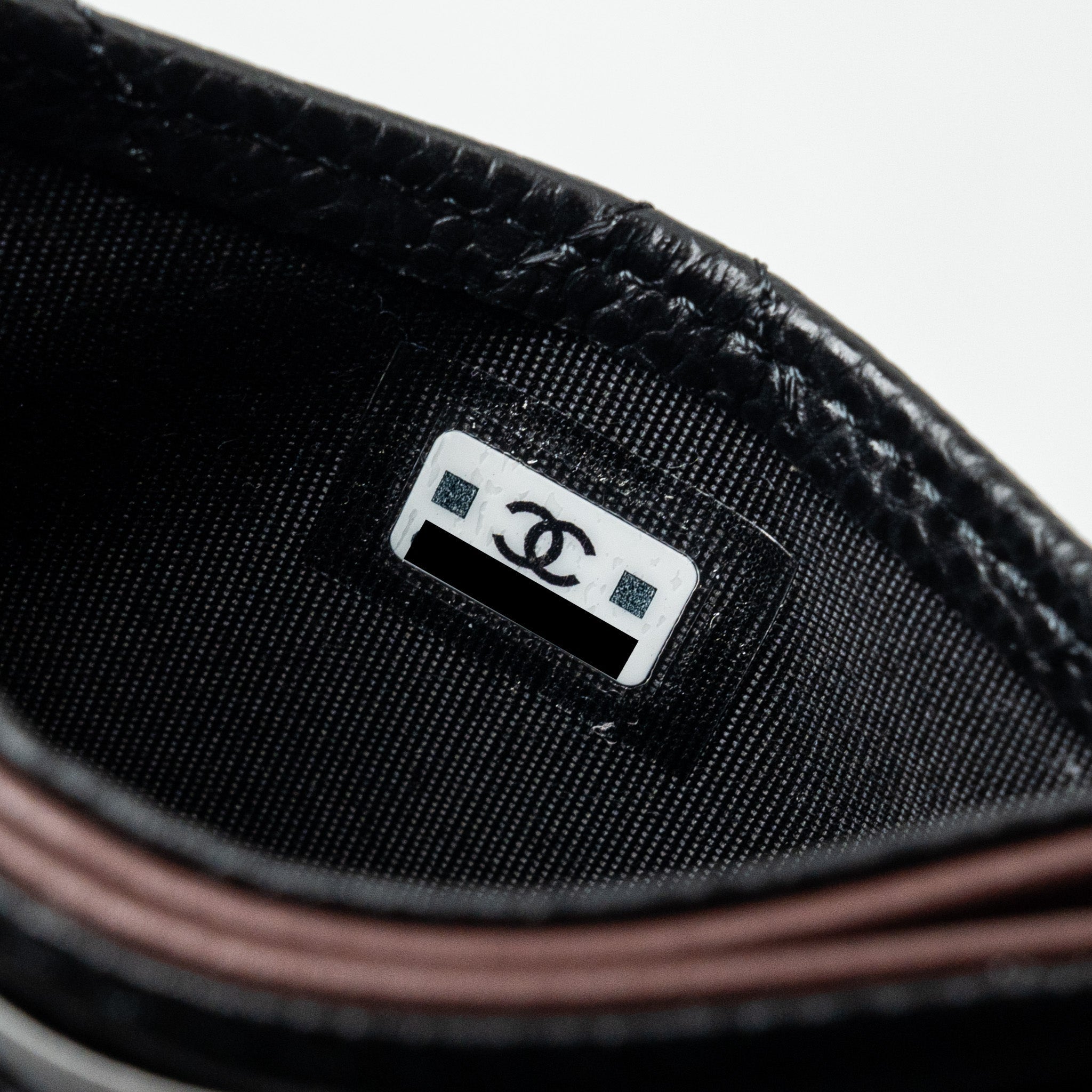 chanel-classic-card-holder-caviar-black-ghw-microchip-4