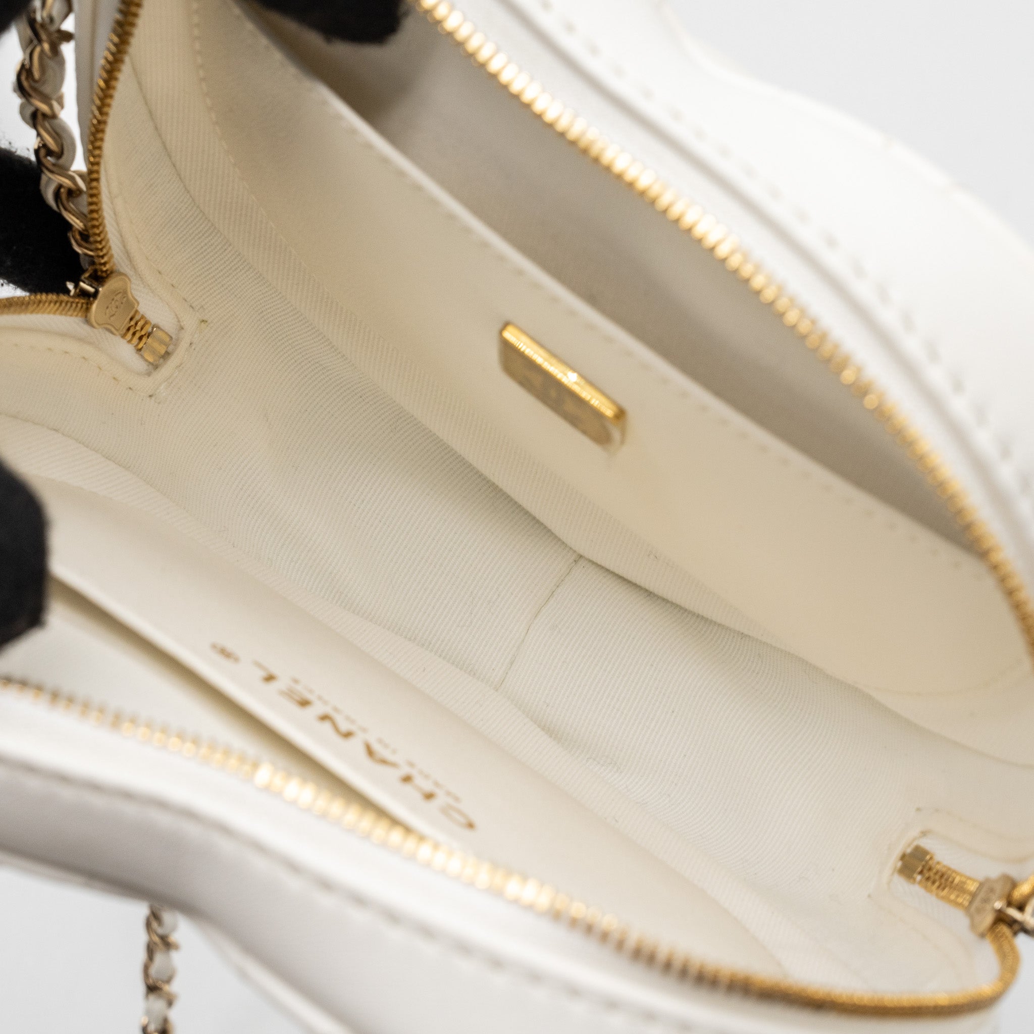 chanel-22s-heart-bag-lambskin-white-lghw-microchip-4