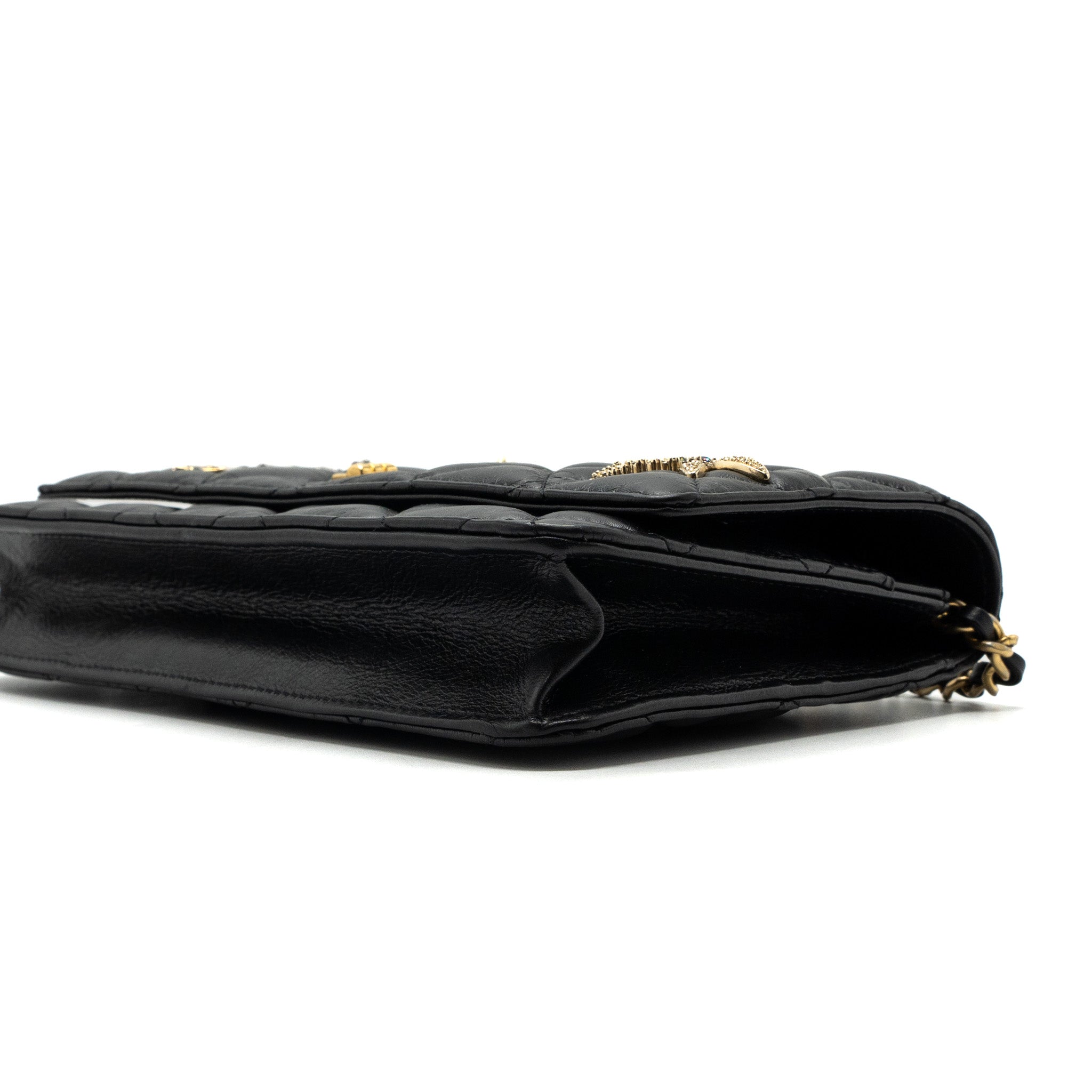 chanel-2-55-reissue-lucky-charms-wallet-on-chain-aged-calfskin-black-ghw