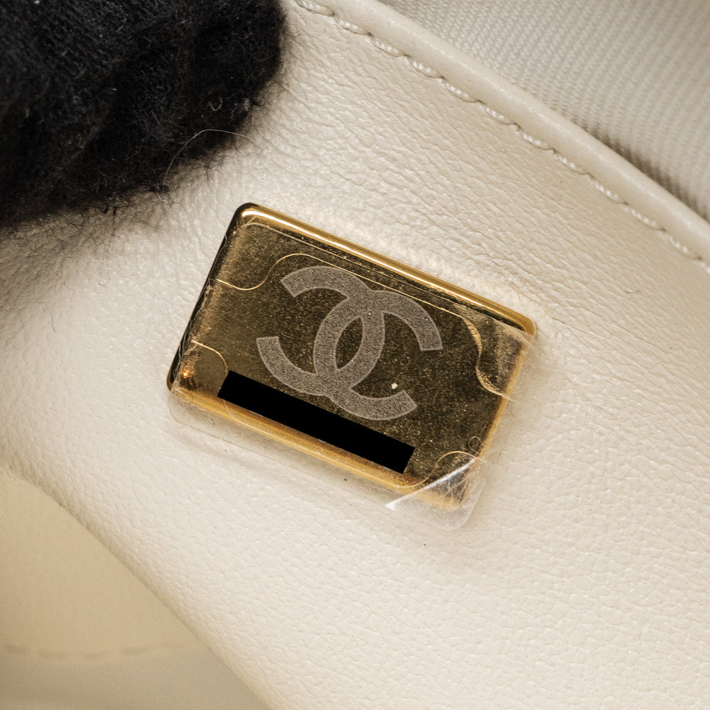 chanel-22s-heart-bag-lambskin-white-lghw-microchip-4