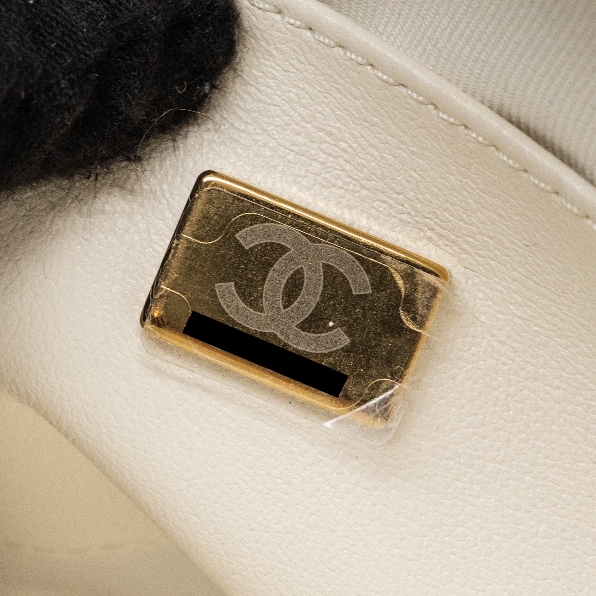 chanel-22s-heart-bag-lambskin-white-lghw-microchip-4