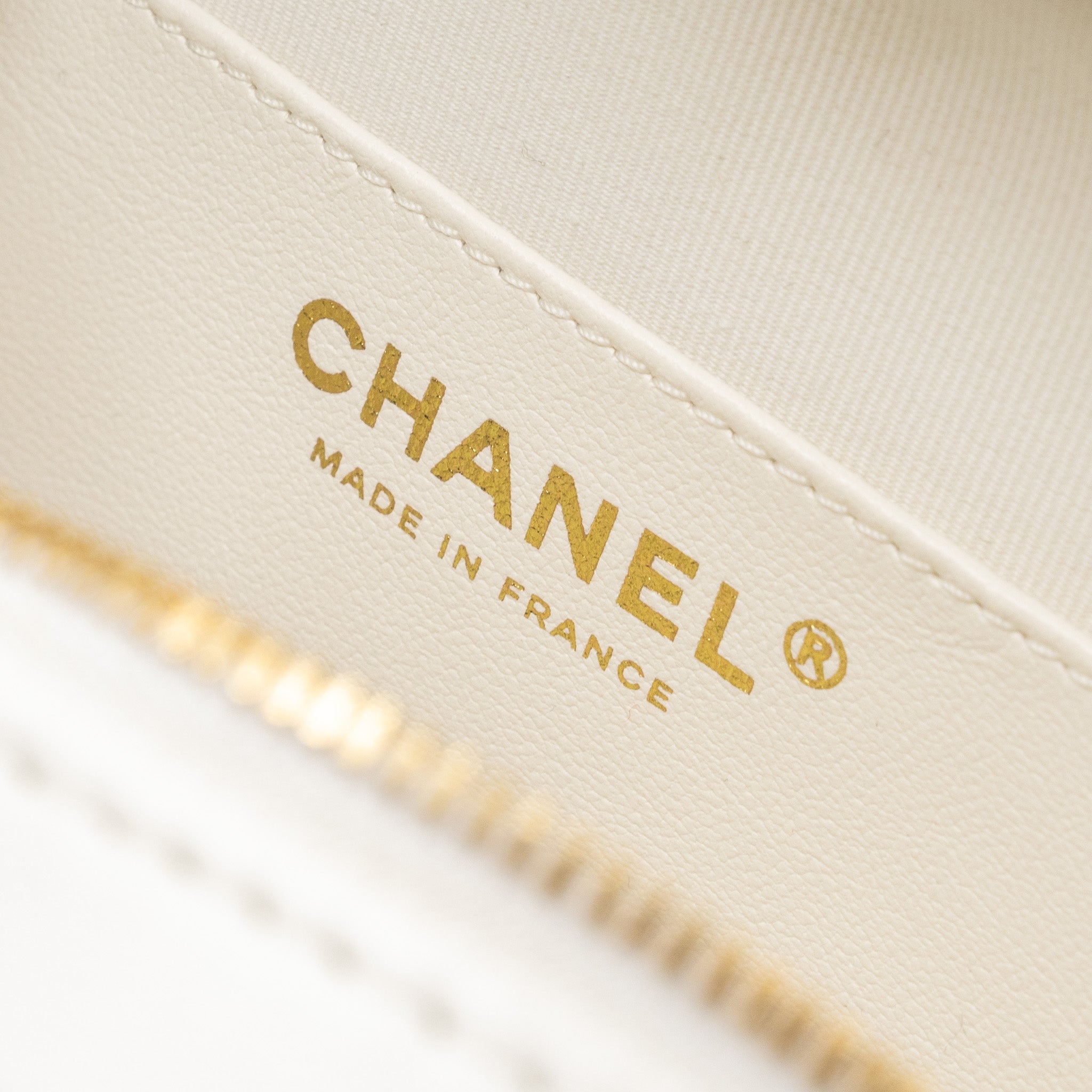 chanel-22s-heart-bag-lambskin-white-lghw-microchip-4