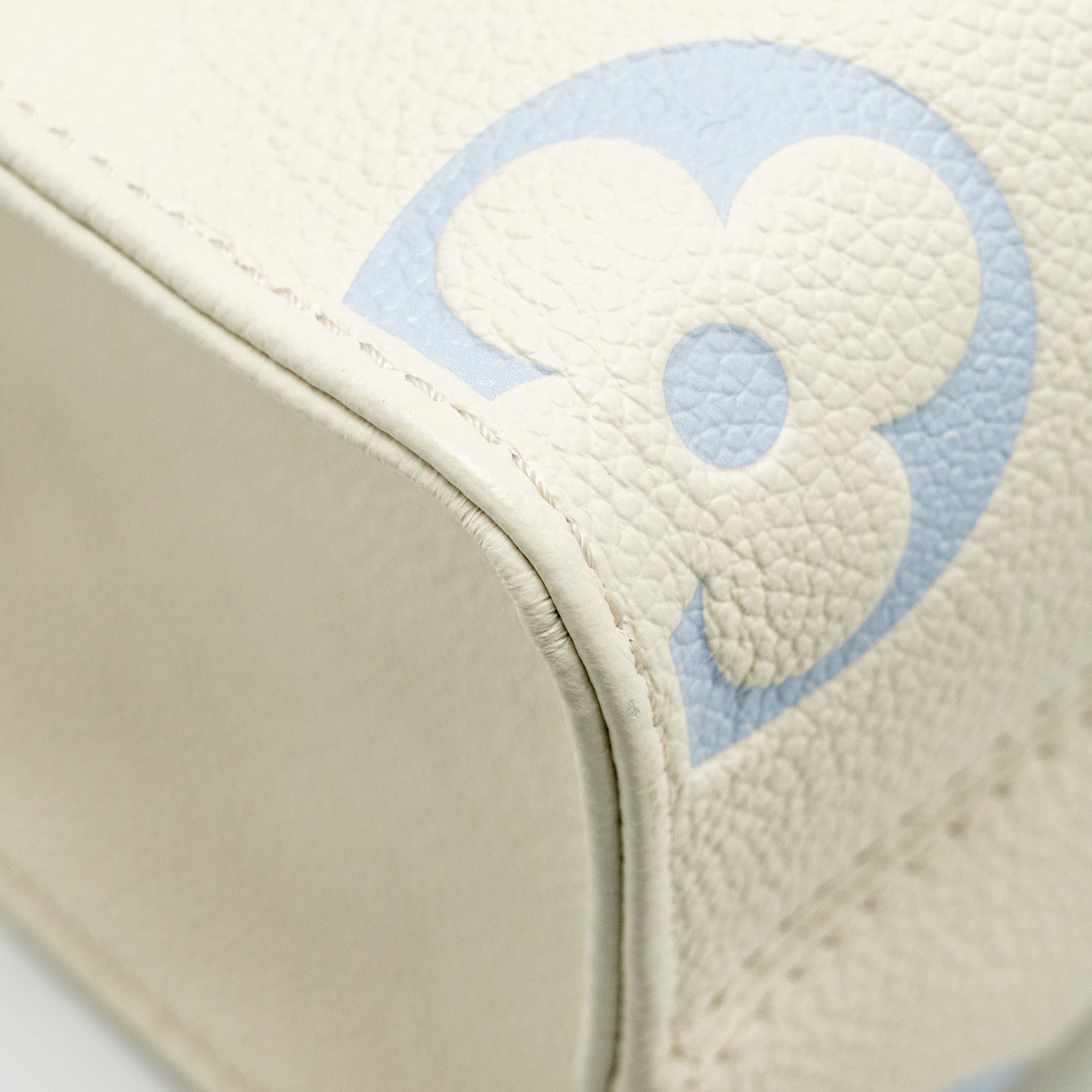 louis-vuitton-onthego-pm-bicolour-monogram-empreinte-latte-candy-blue