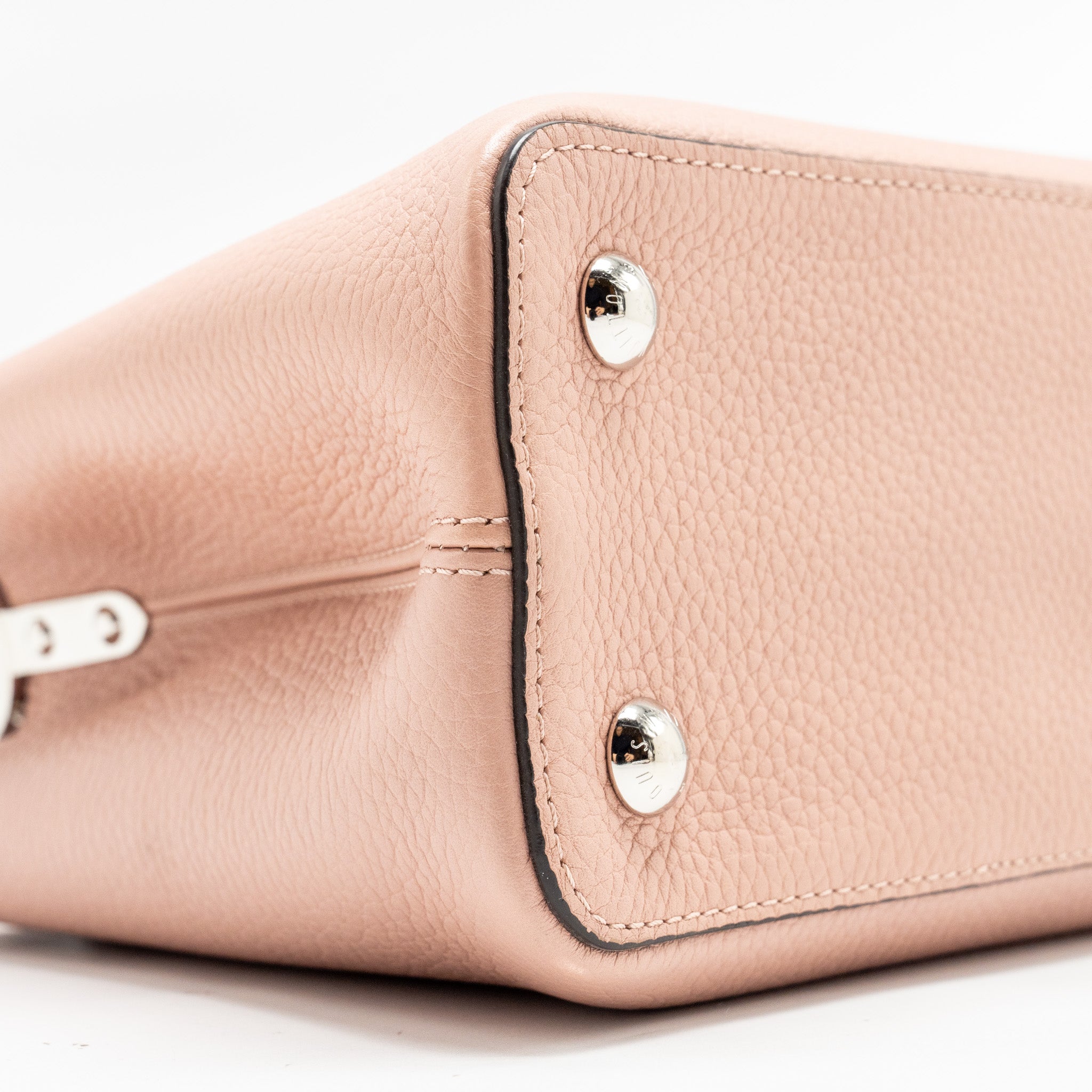 louis-vuitton-capucines-mm-taurillon-pink-shw