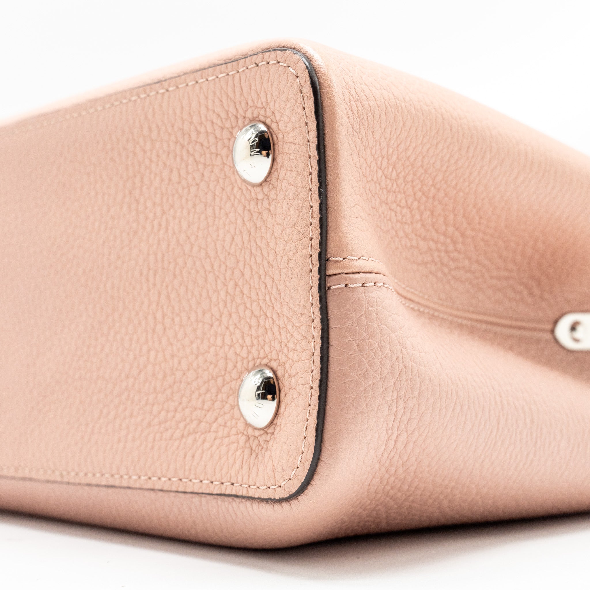 louis-vuitton-capucines-mm-taurillon-pink-shw