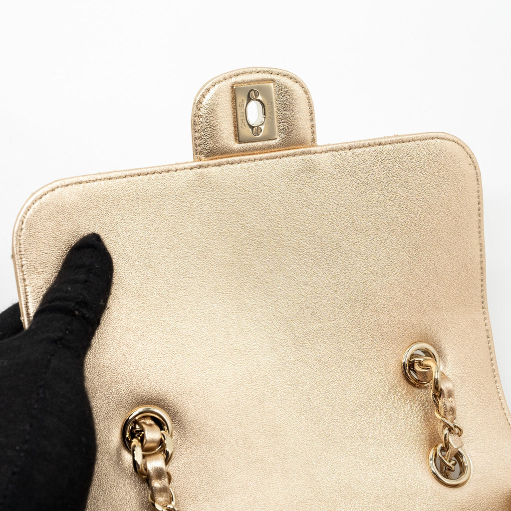 chanel-24c-backpack-with-star-patent-gold-lghw-microchip-copy
