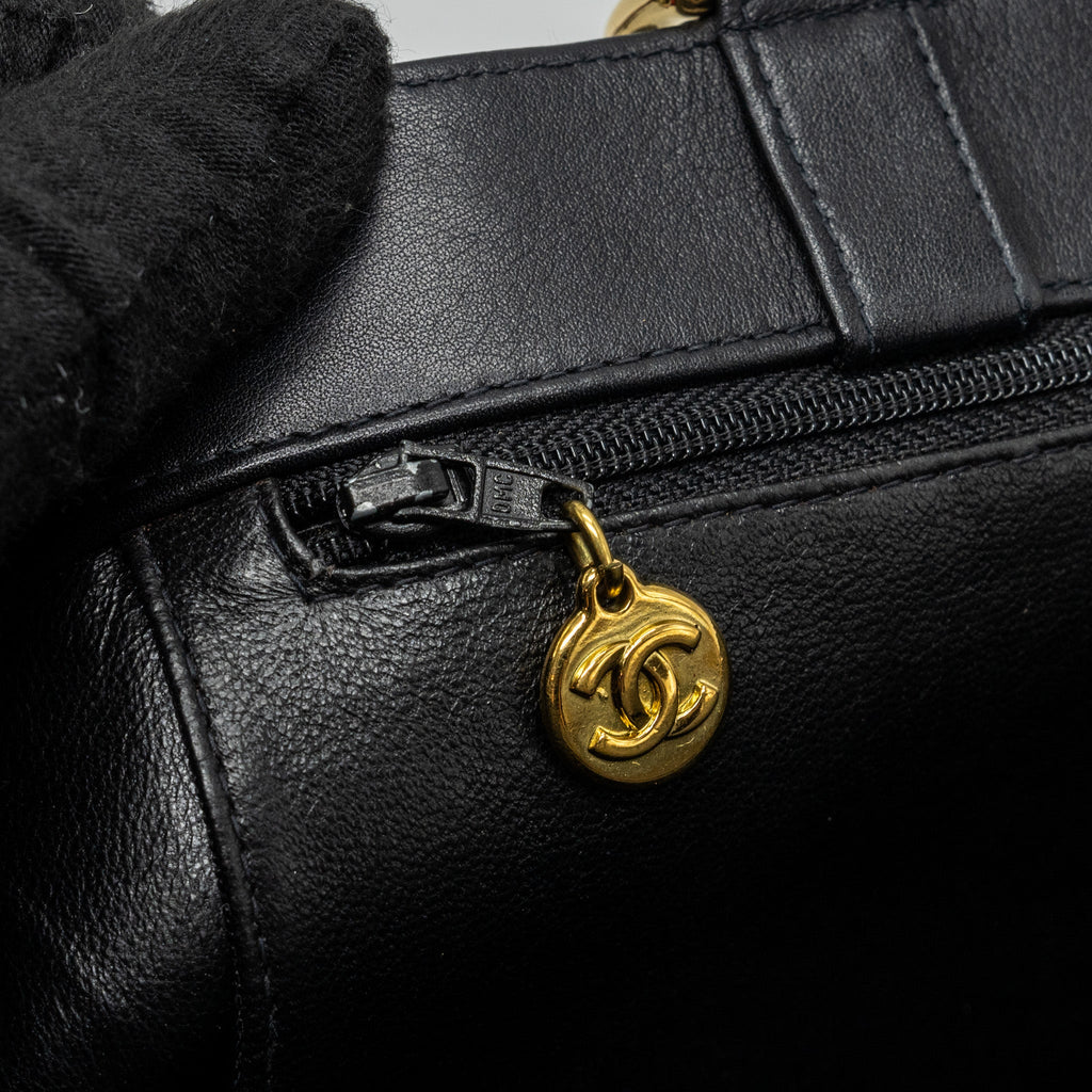 chanel-vintage-tote-bag-calfskin-black-ghw