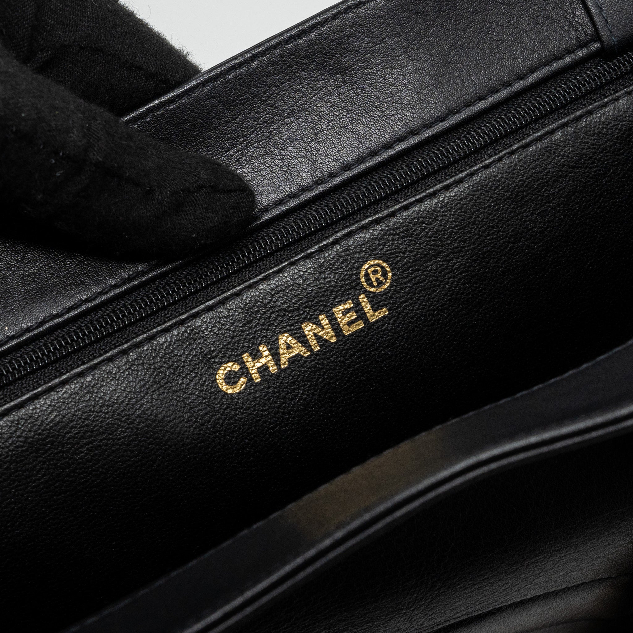 chanel-vintage-tote-bag-calfskin-black-ghw