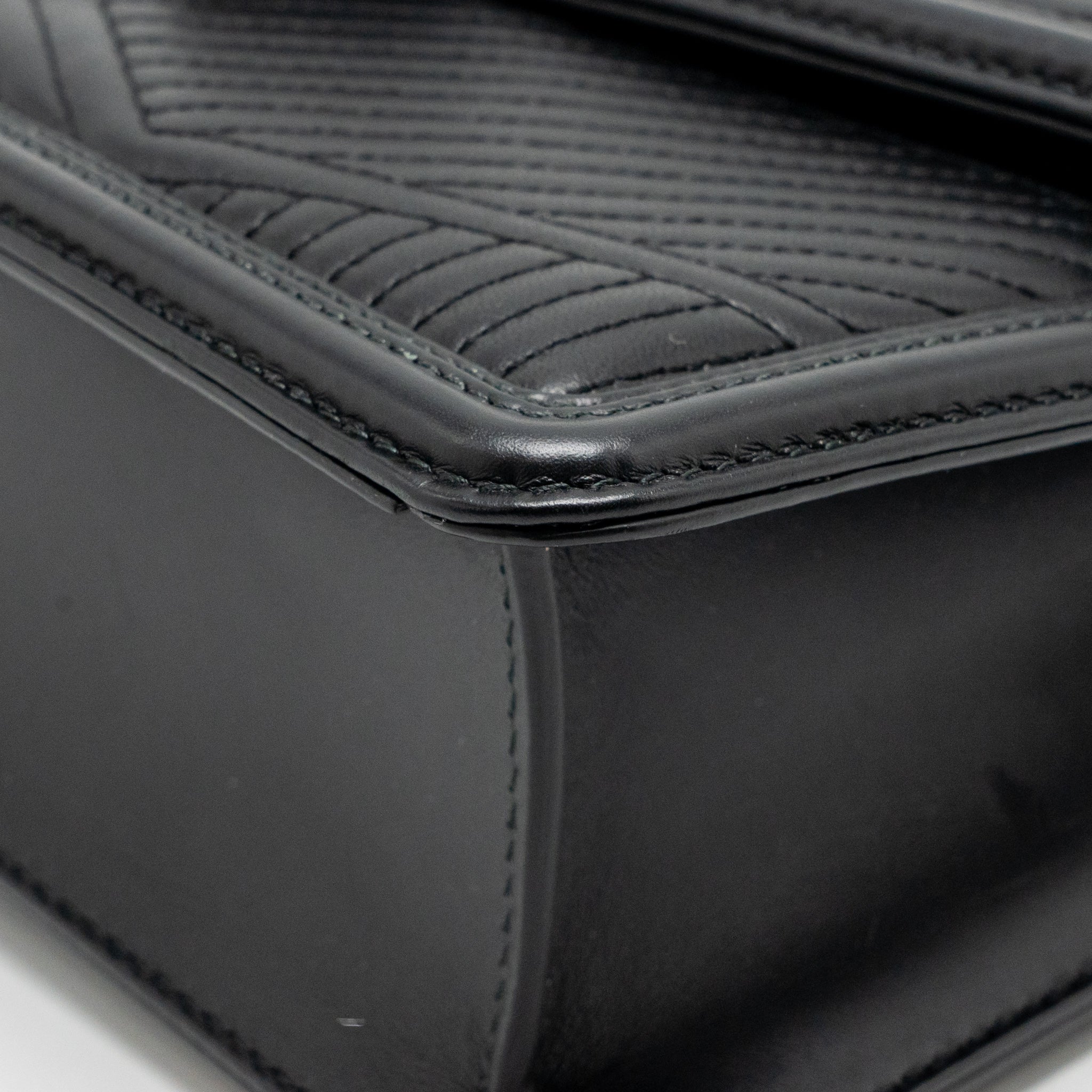 bvlgari-serpenti-forever-flap-bag-calfskin-black-ruthenium-hardware