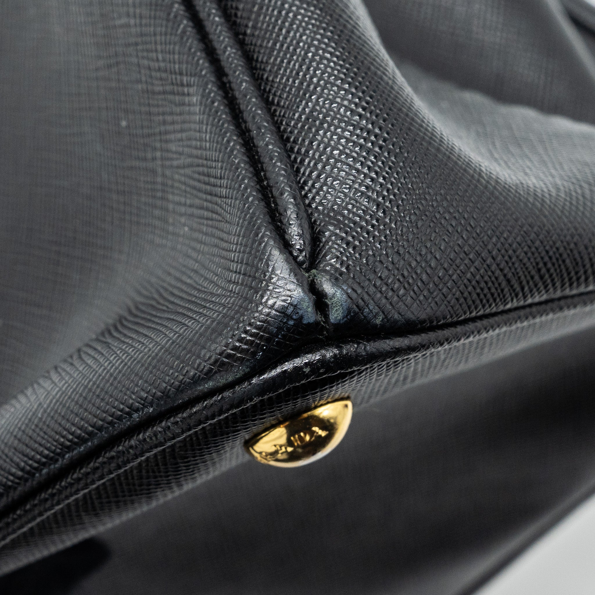 prada-large-tote-bag-saffiano-calfskin-black-ghw