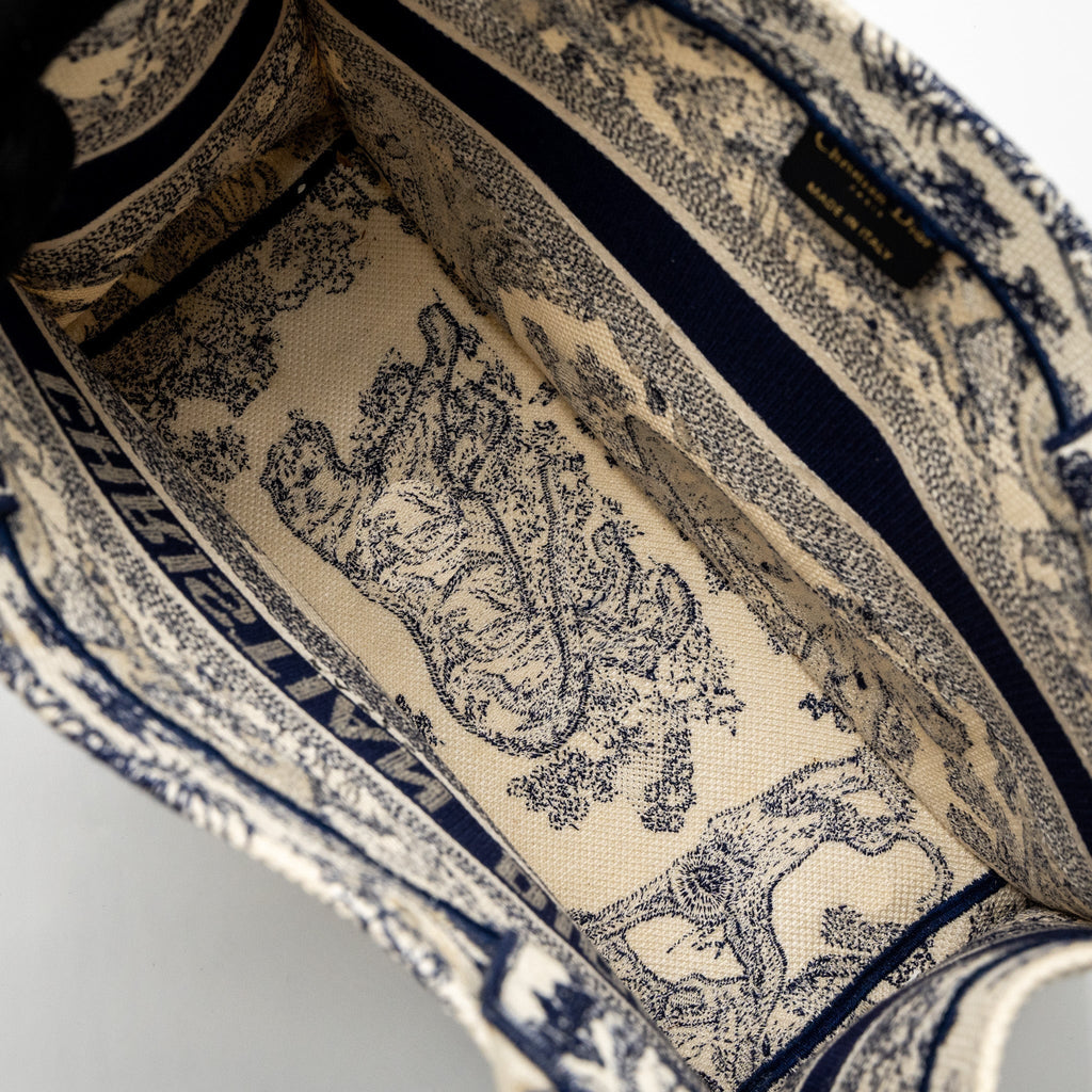 dior-medium-book-tote-blue-toile-de-jouy-embroidery-1