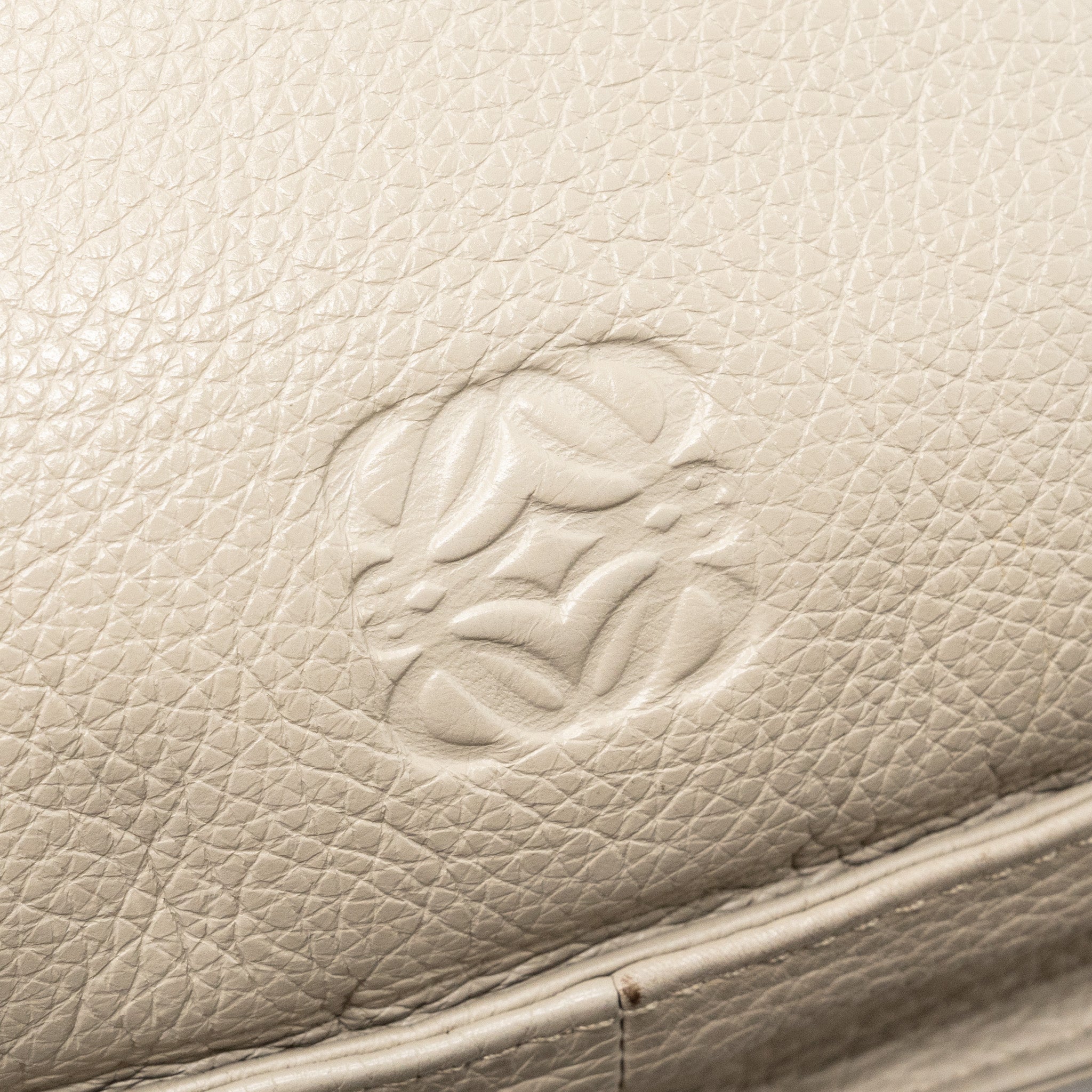 loewe-flamenco-bag-calfskin-beige-lghw