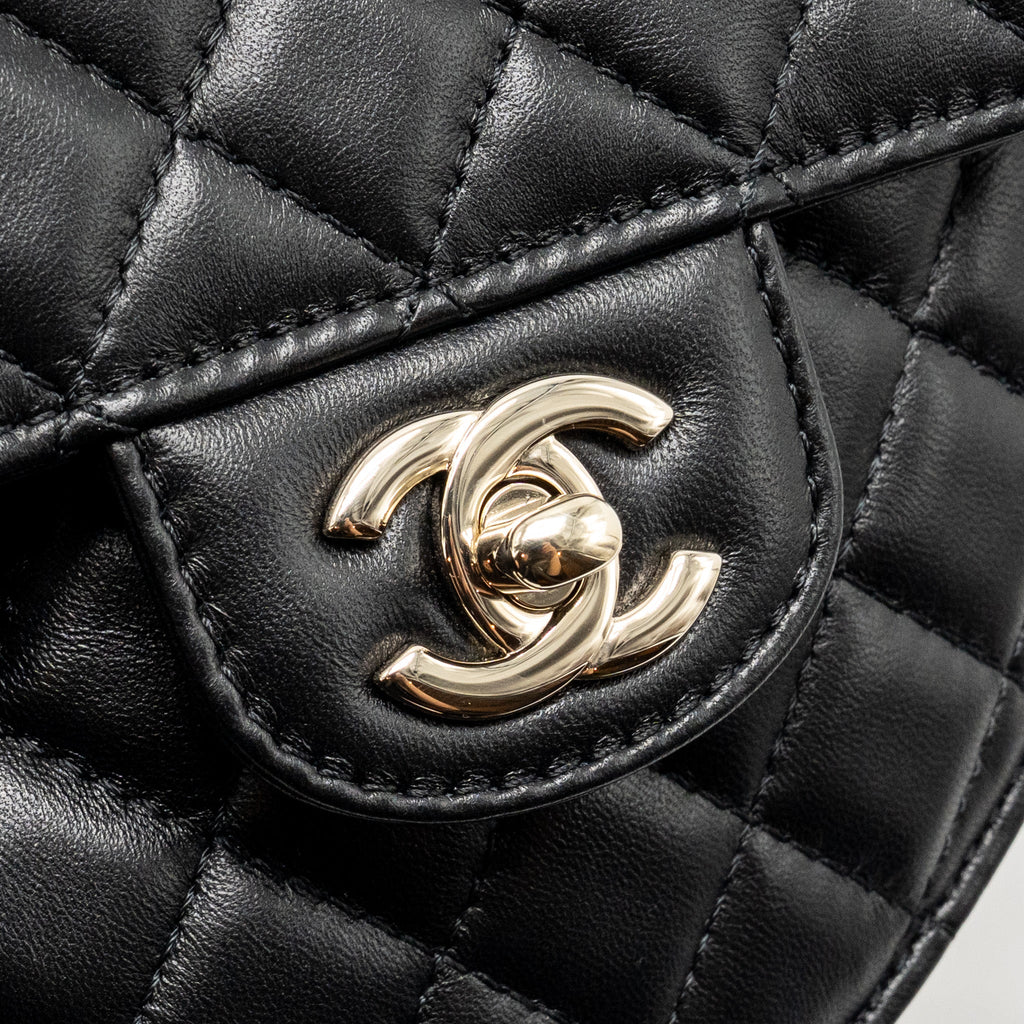 chanel-22s-cc-in-love-heart-bag-lambskin-black-lghw-microchip