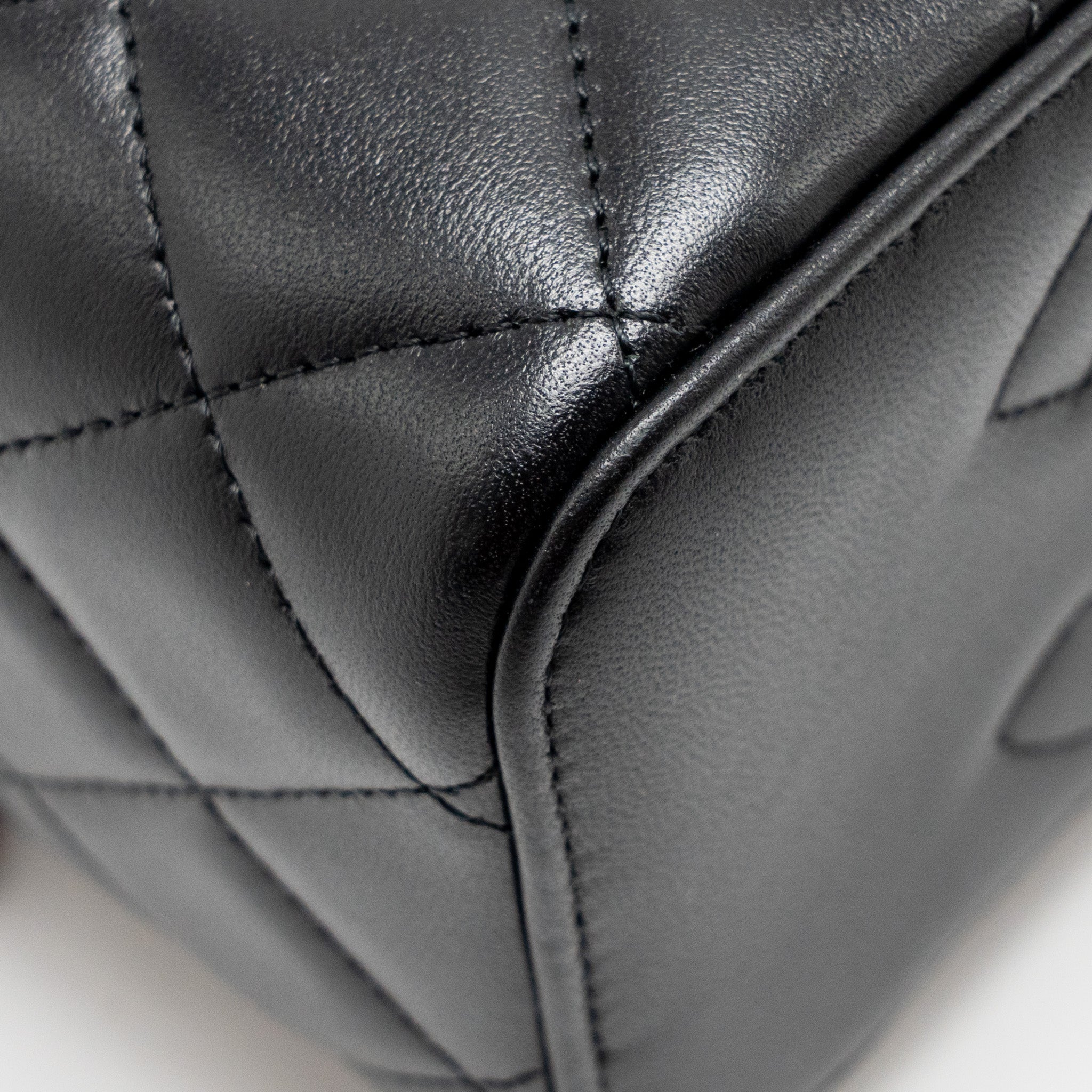 chanel-top-handle-long-vanity-case-lambskin-black-lghw-microchip