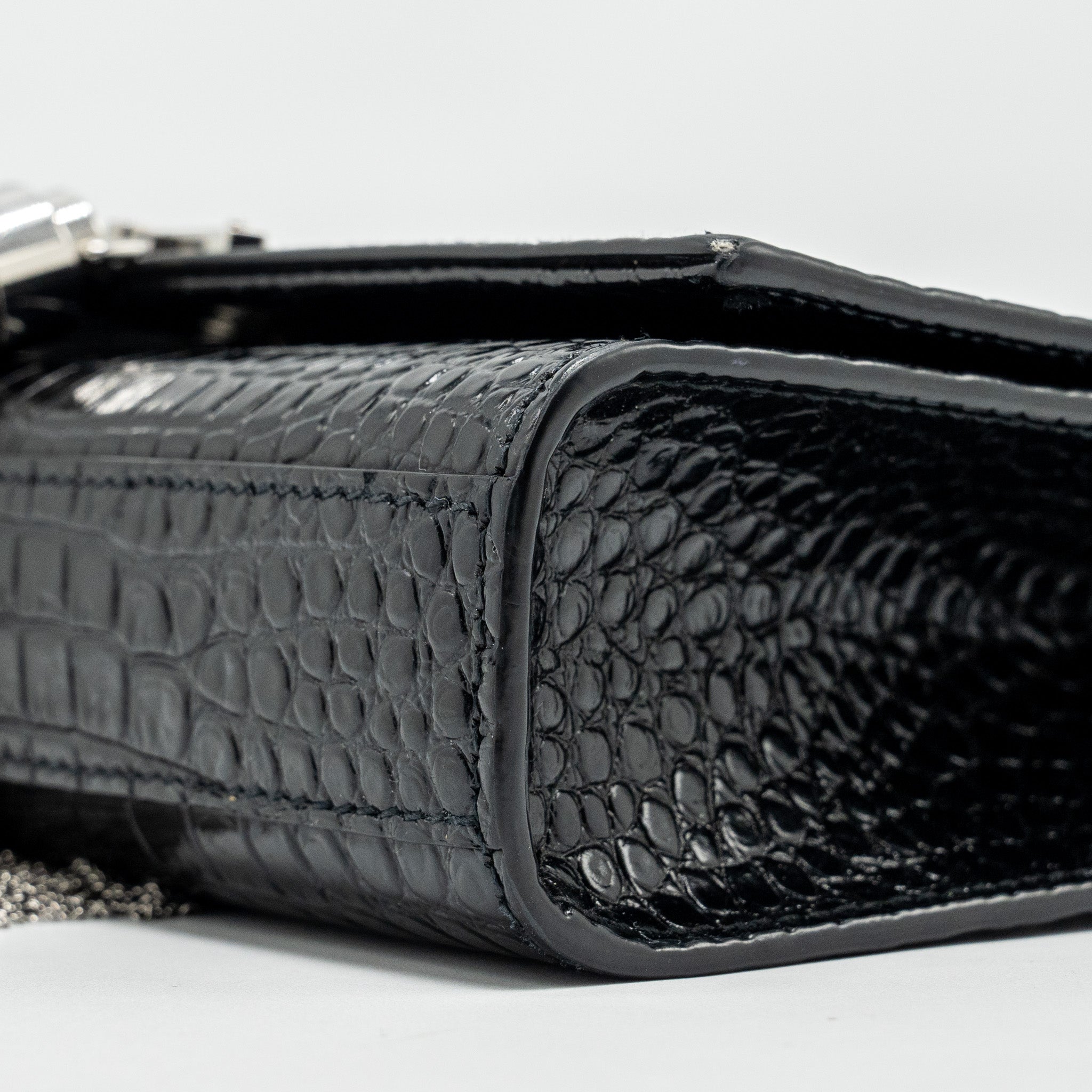 saint-laurent-ysl-kate-small-chain-wallet-with-tassel-in-crocodile-embossed-black-shw
