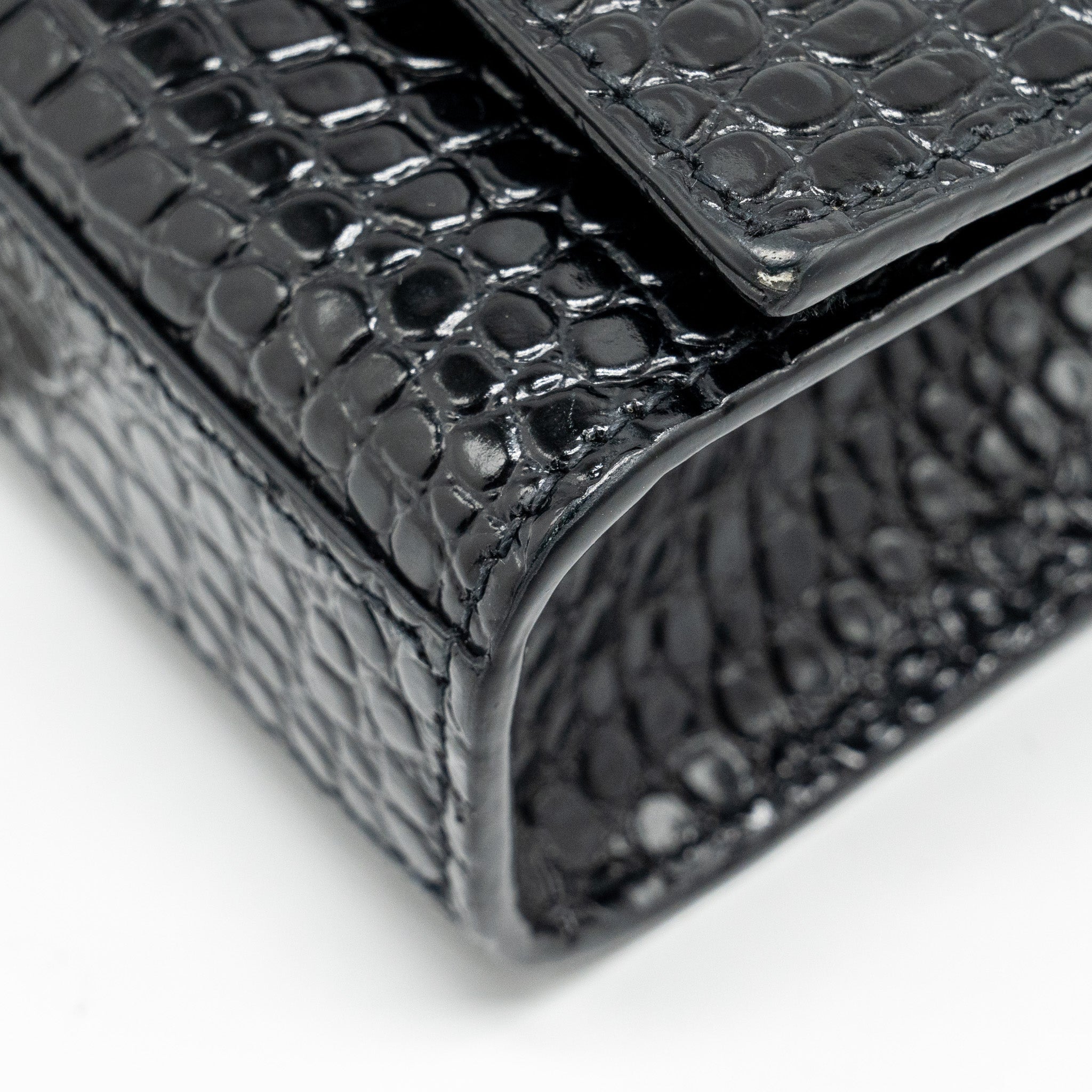 saint-laurent-ysl-kate-small-chain-wallet-with-tassel-in-crocodile-embossed-black-shw