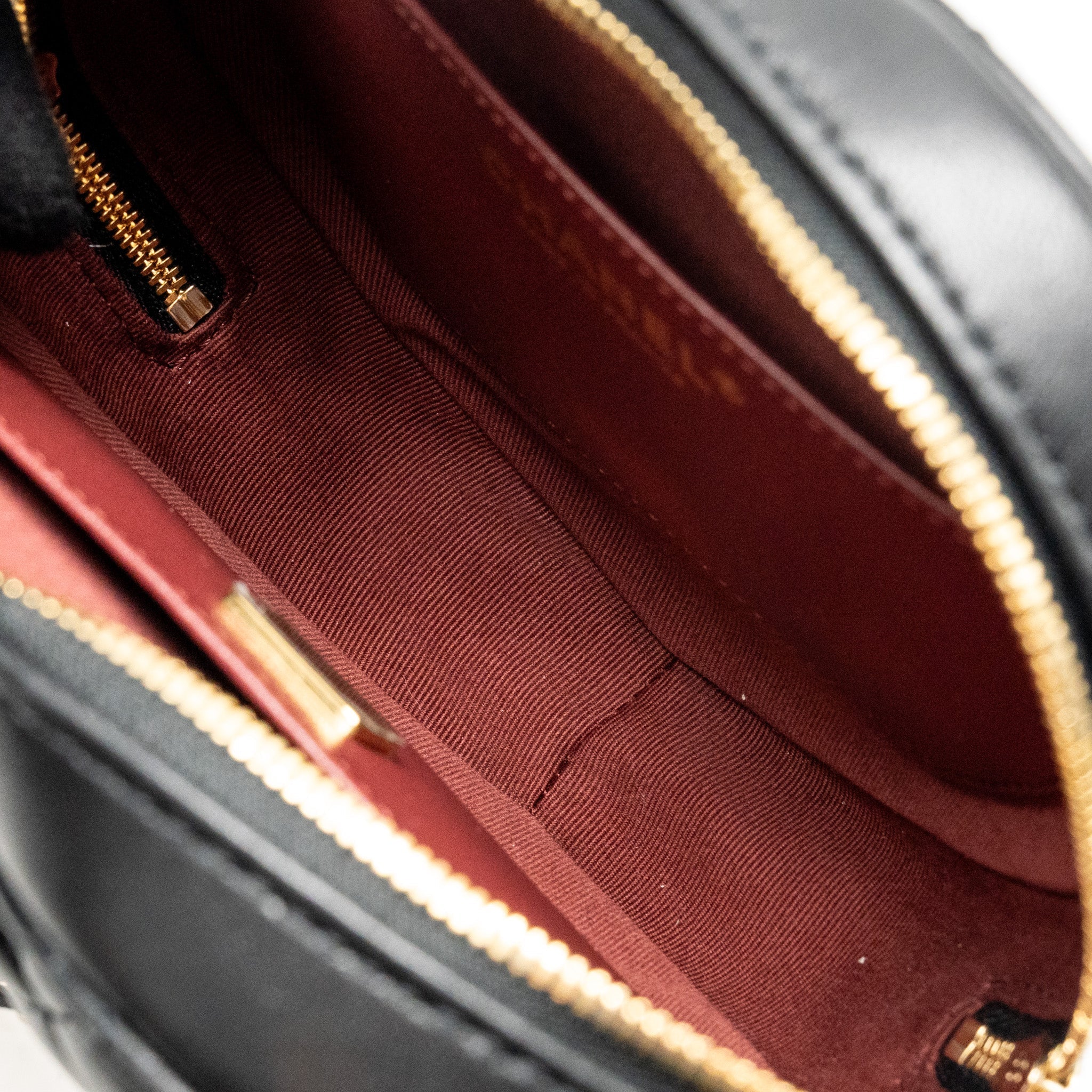 chanel-22s-cc-in-love-heart-bag-lambskin-black-lghw-microchip