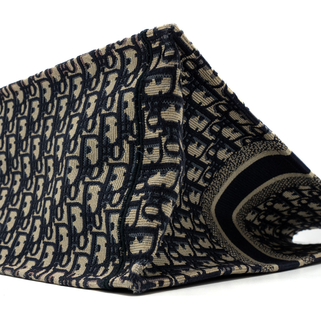 dior-large-book-tote-blue-dior-oblique-embroidery