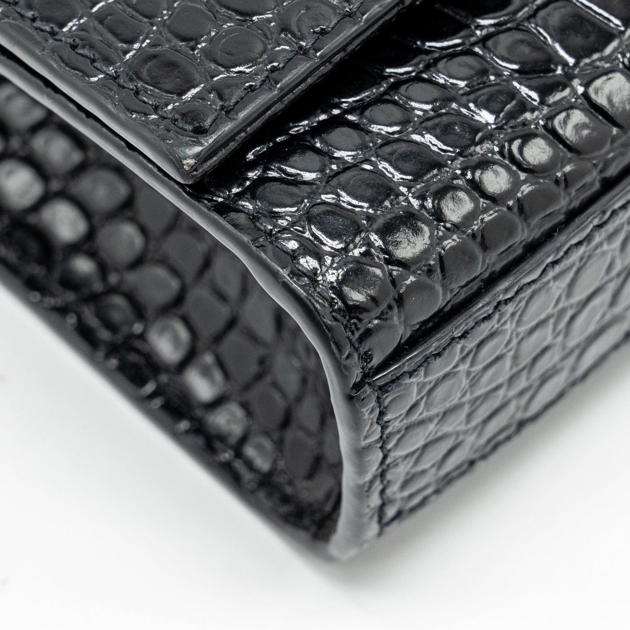 saint-laurent-ysl-kate-small-chain-wallet-with-tassel-in-crocodile-embossed-black-shw