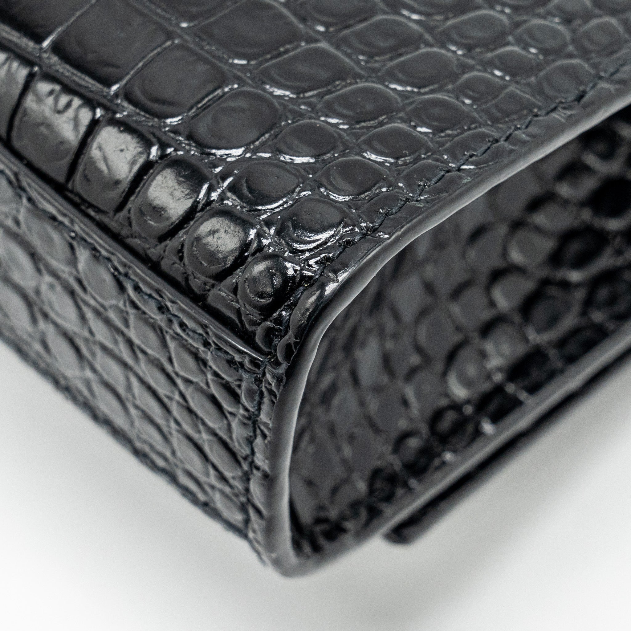 saint-laurent-ysl-kate-small-chain-wallet-with-tassel-in-crocodile-embossed-black-shw