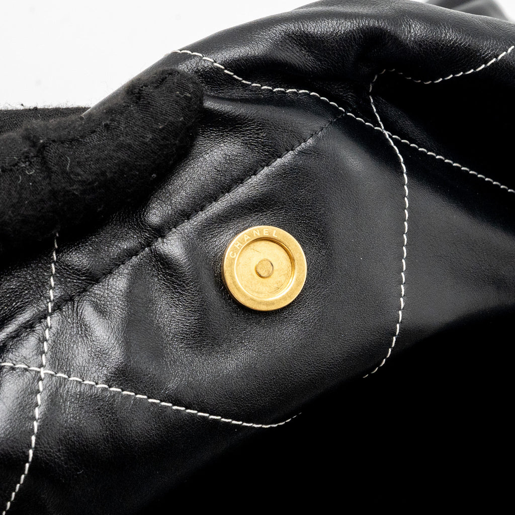 chanel-medium-22-bag-shiny-calfskin-black-with-white-stitching-gold-letter-ghw