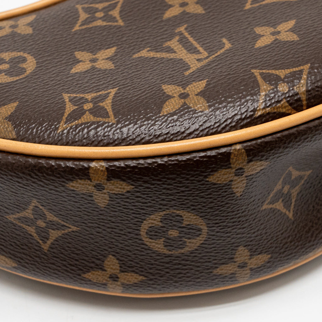 louis-vuitton-loop-monogram-canvas-ghw
