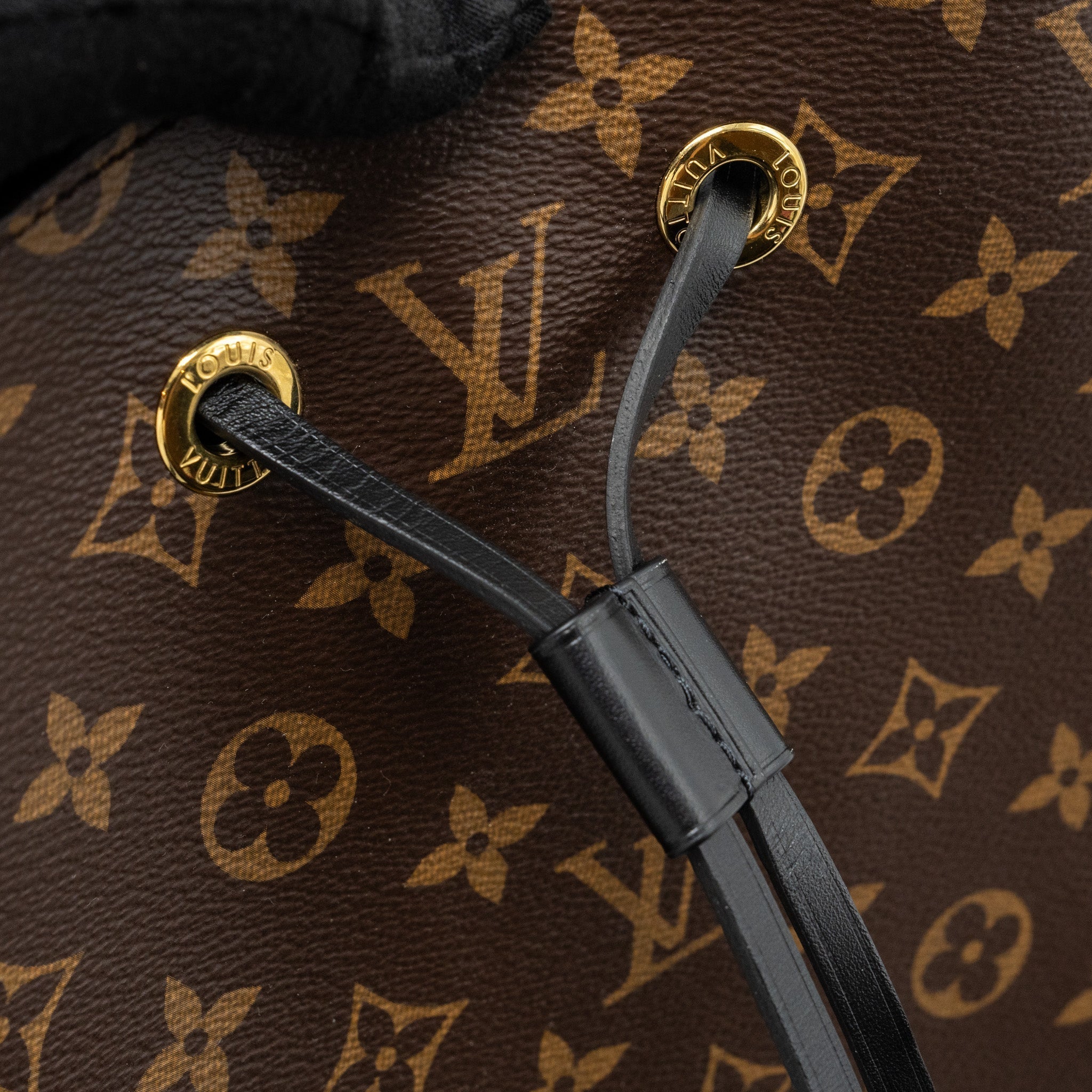 louis-vuitton-neonoe-monogram-canvas-black-ghw-3