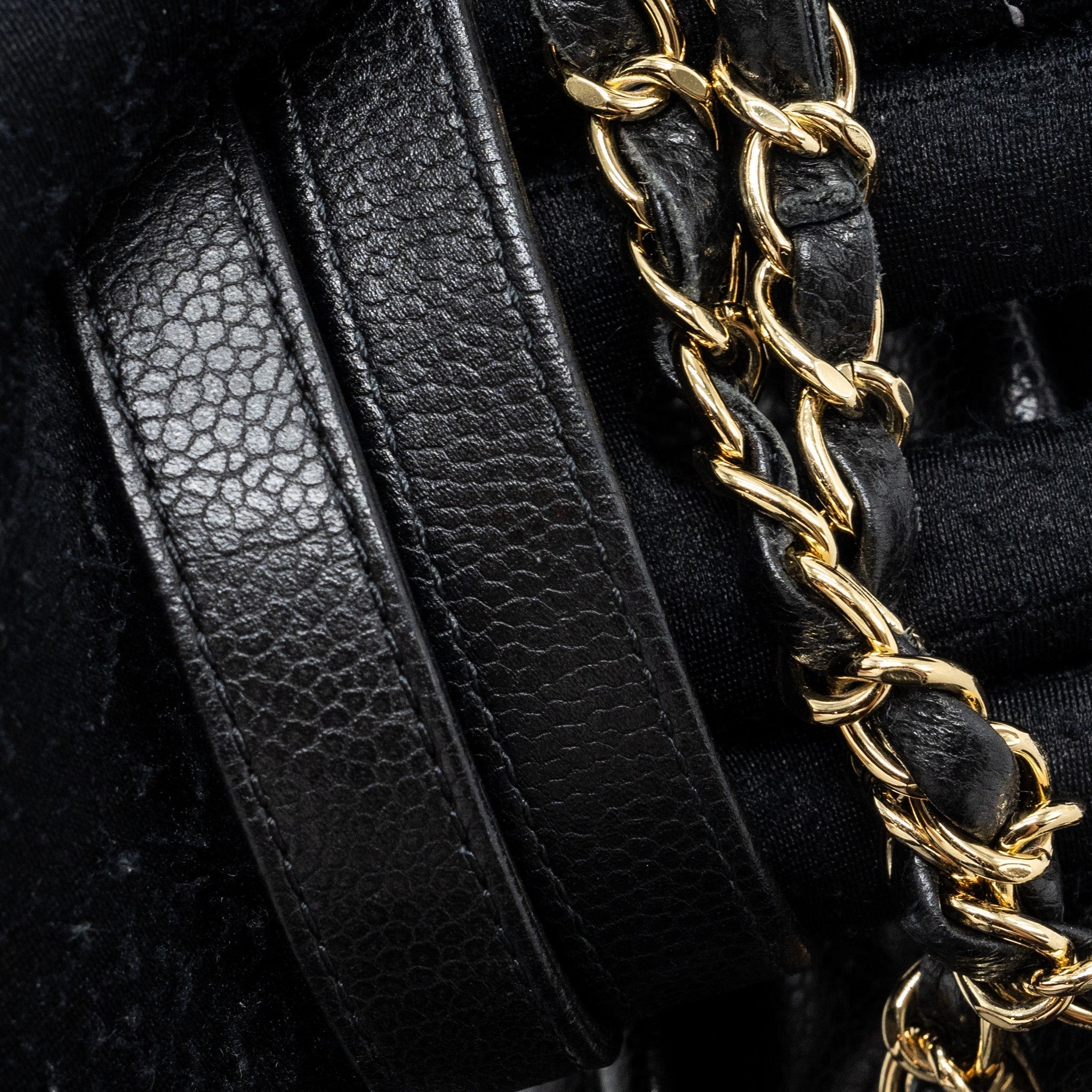 chanel-matelasse-chain-tote-bag-caviar-black-ghw-2