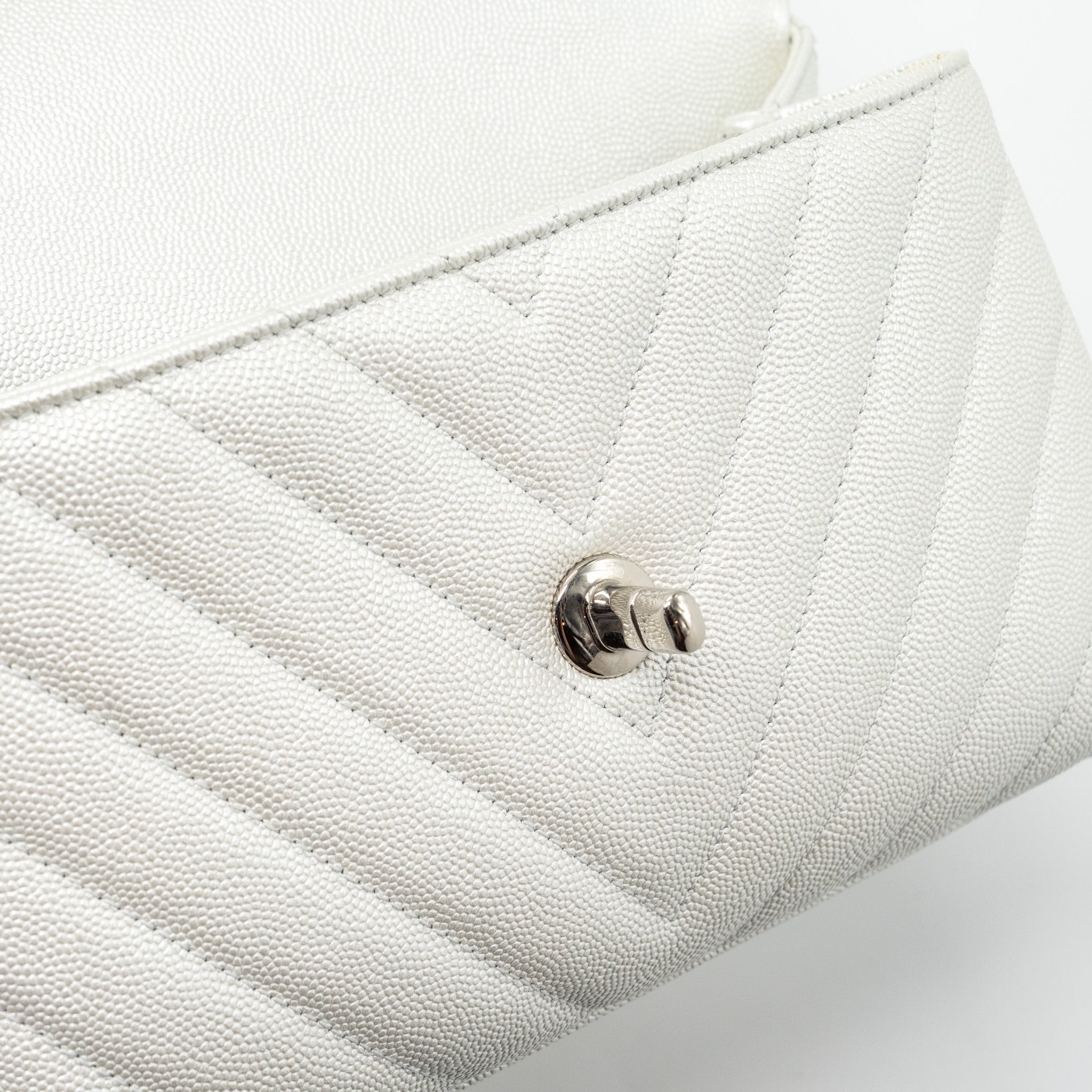 chanel-chevron-small-coco-handle-caviar-iridescent-white-shw