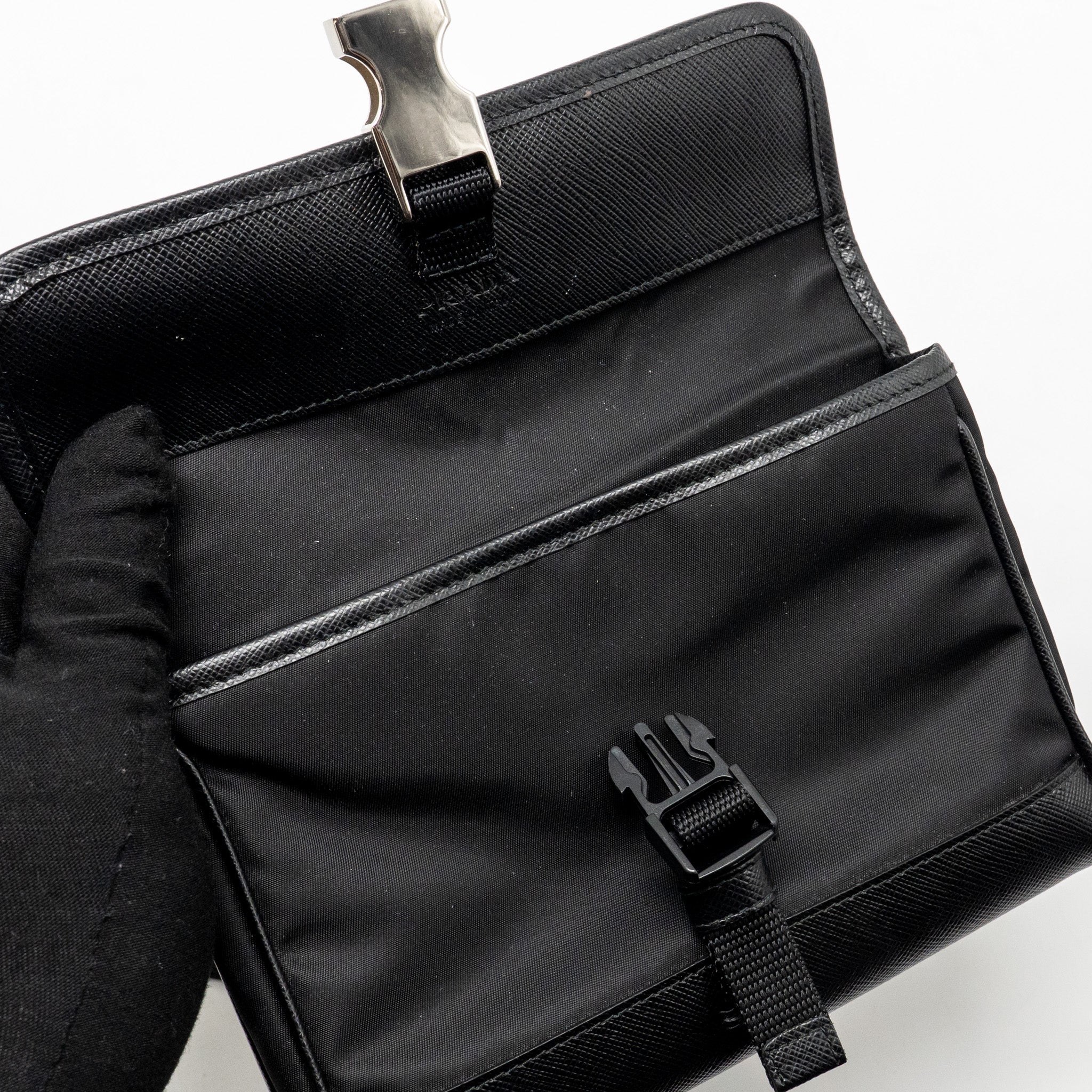 prada-trimmed-saffiano-phone-case-re-nylon-black-shw