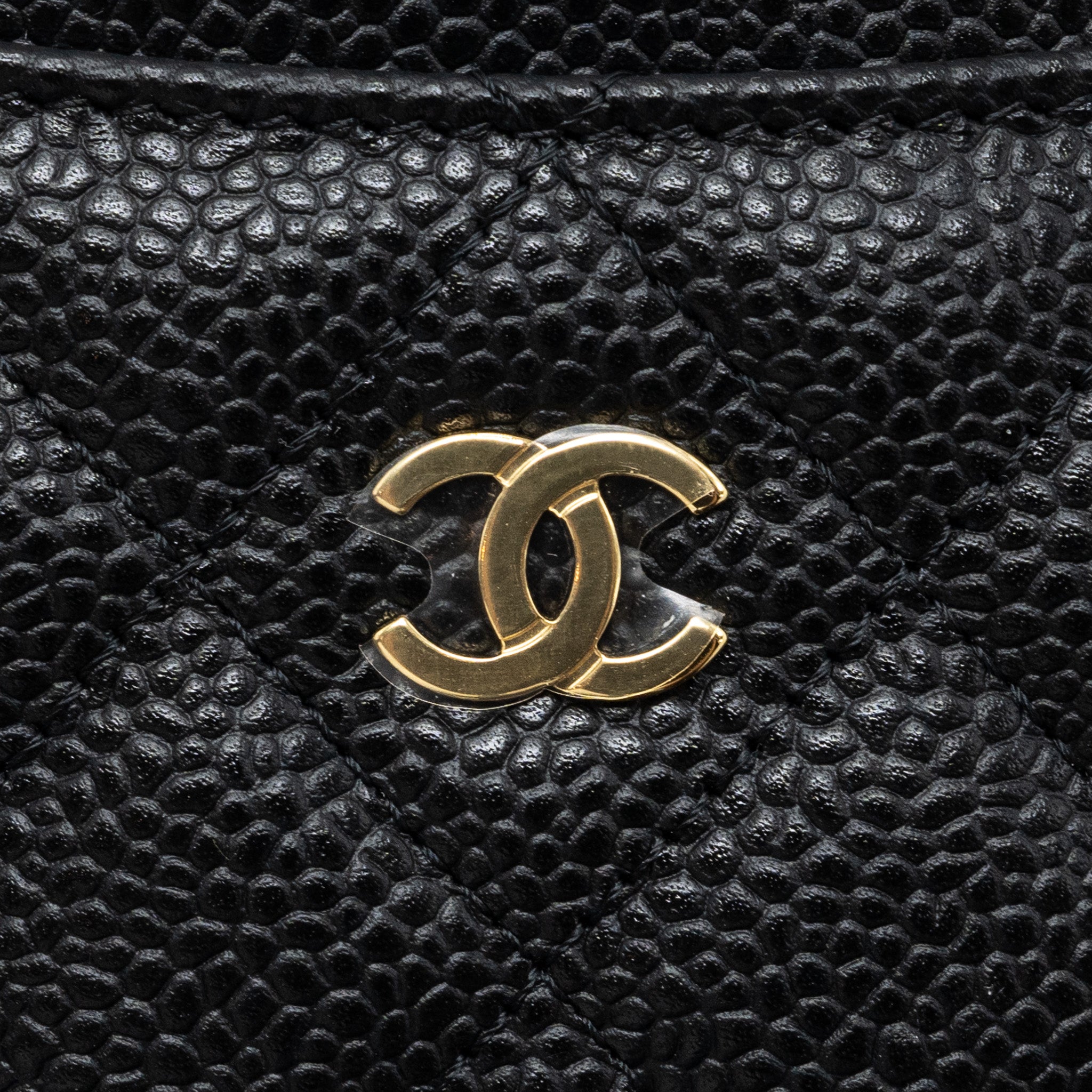 chanel-classic-card-holder-caviar-black-ghwmicrochip