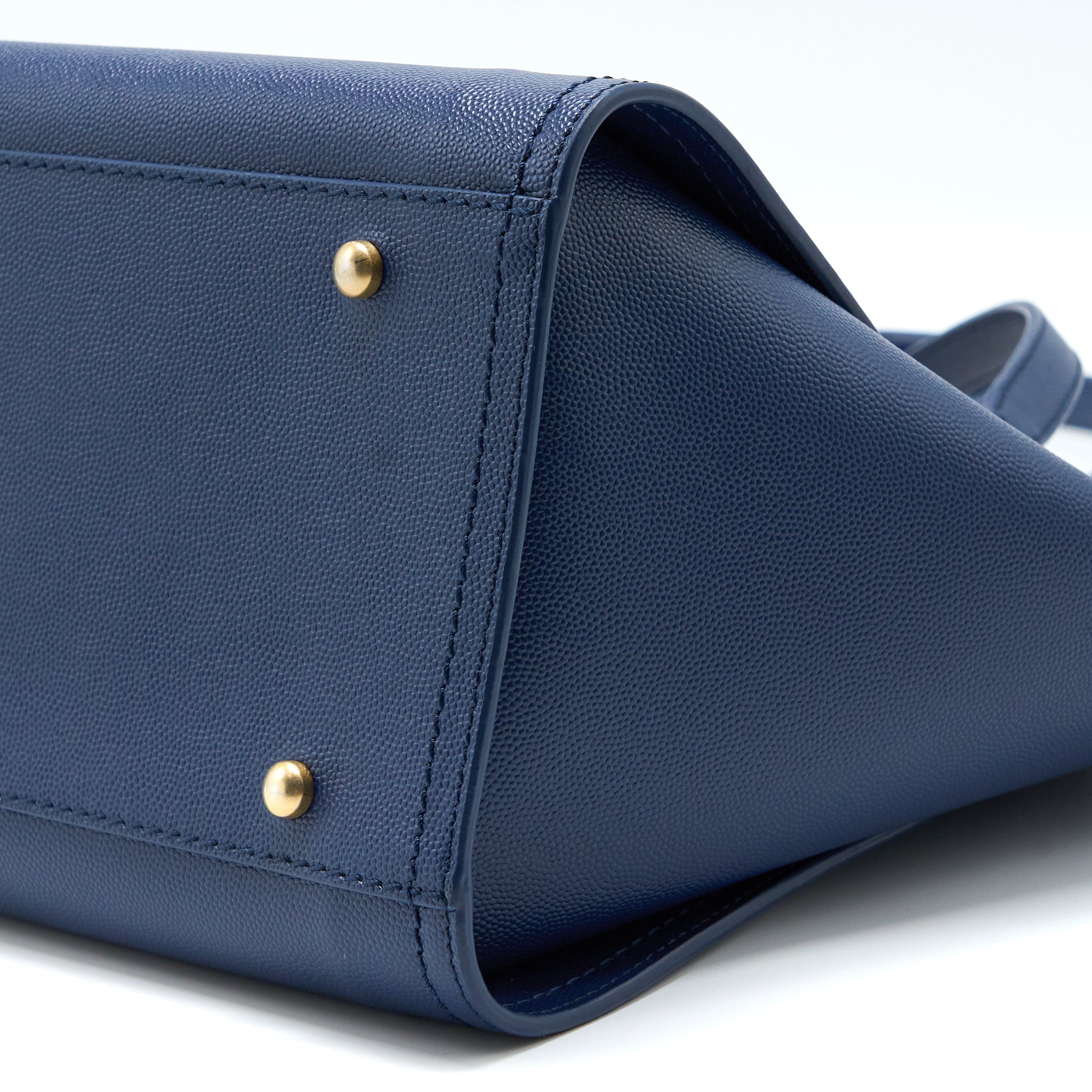 chanel-deauville-tote-bag-grained-calfskin-navy-ghw