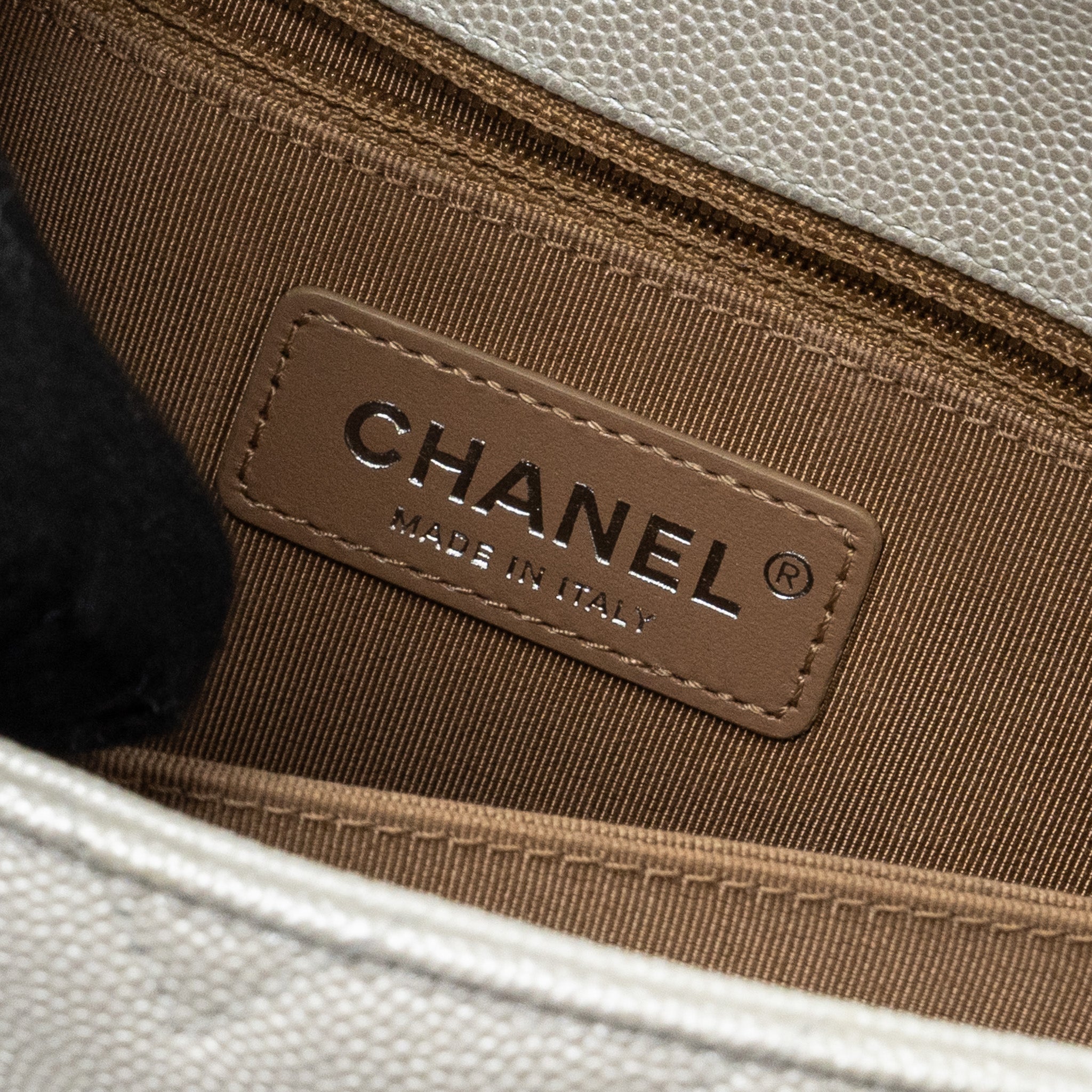 chanel-chevron-small-coco-handle-caviar-iridescent-white-shw
