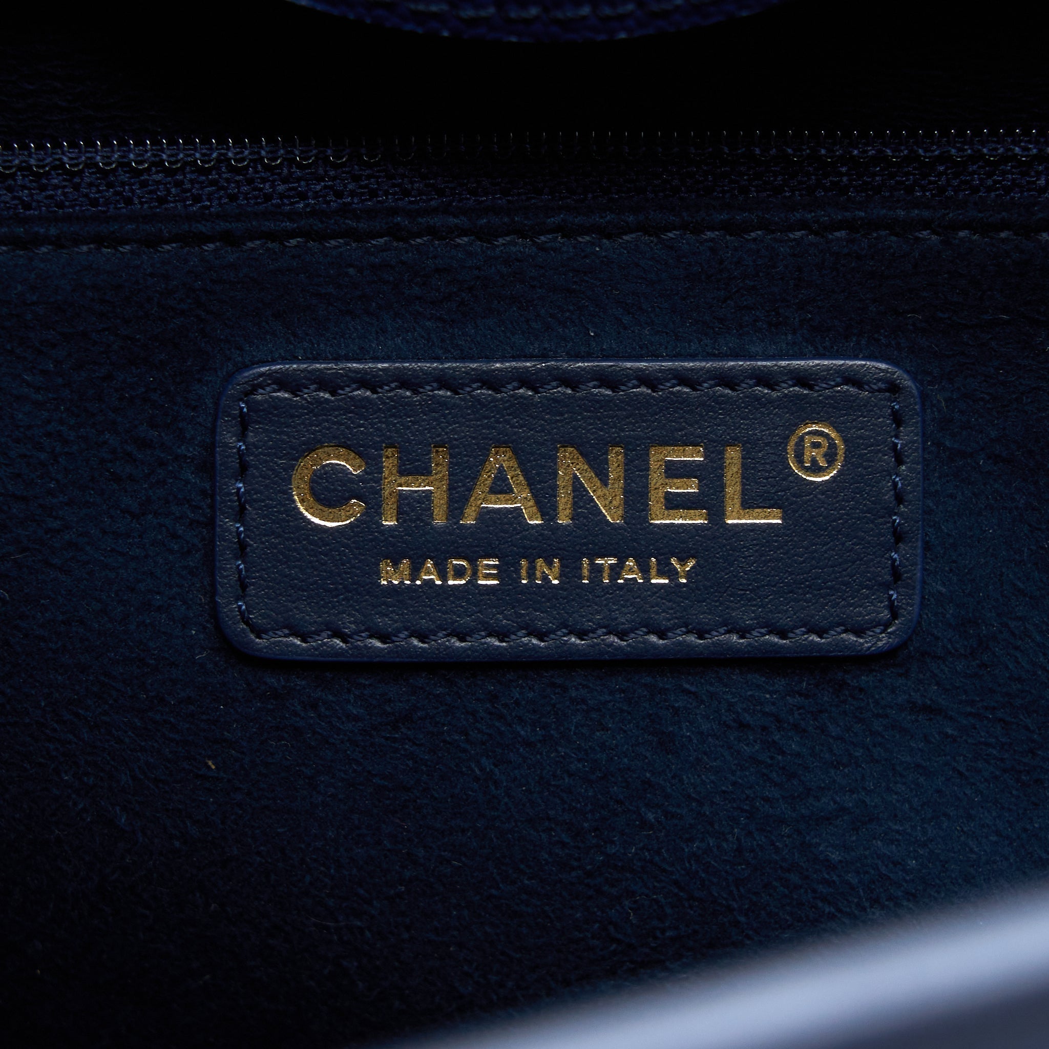 chanel-deauville-tote-bag-grained-calfskin-navy-ghw